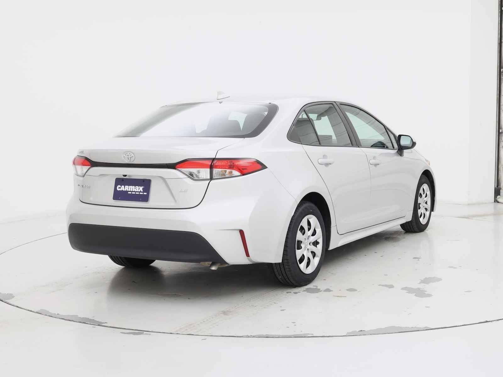 2025 Toyota Corolla LE - Photo 9