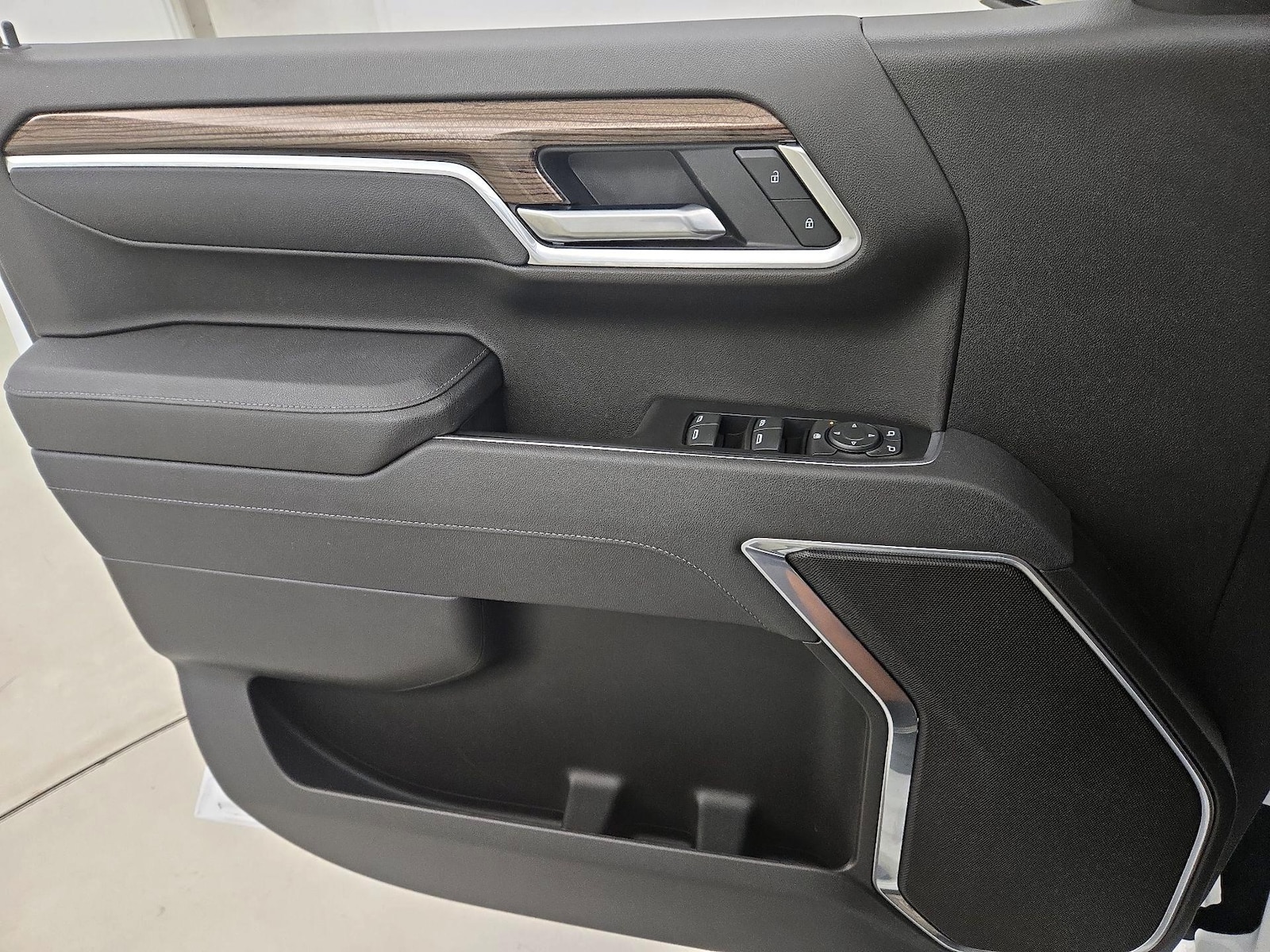 2025 Chevrolet Silverado 1500 LT - Photo 13