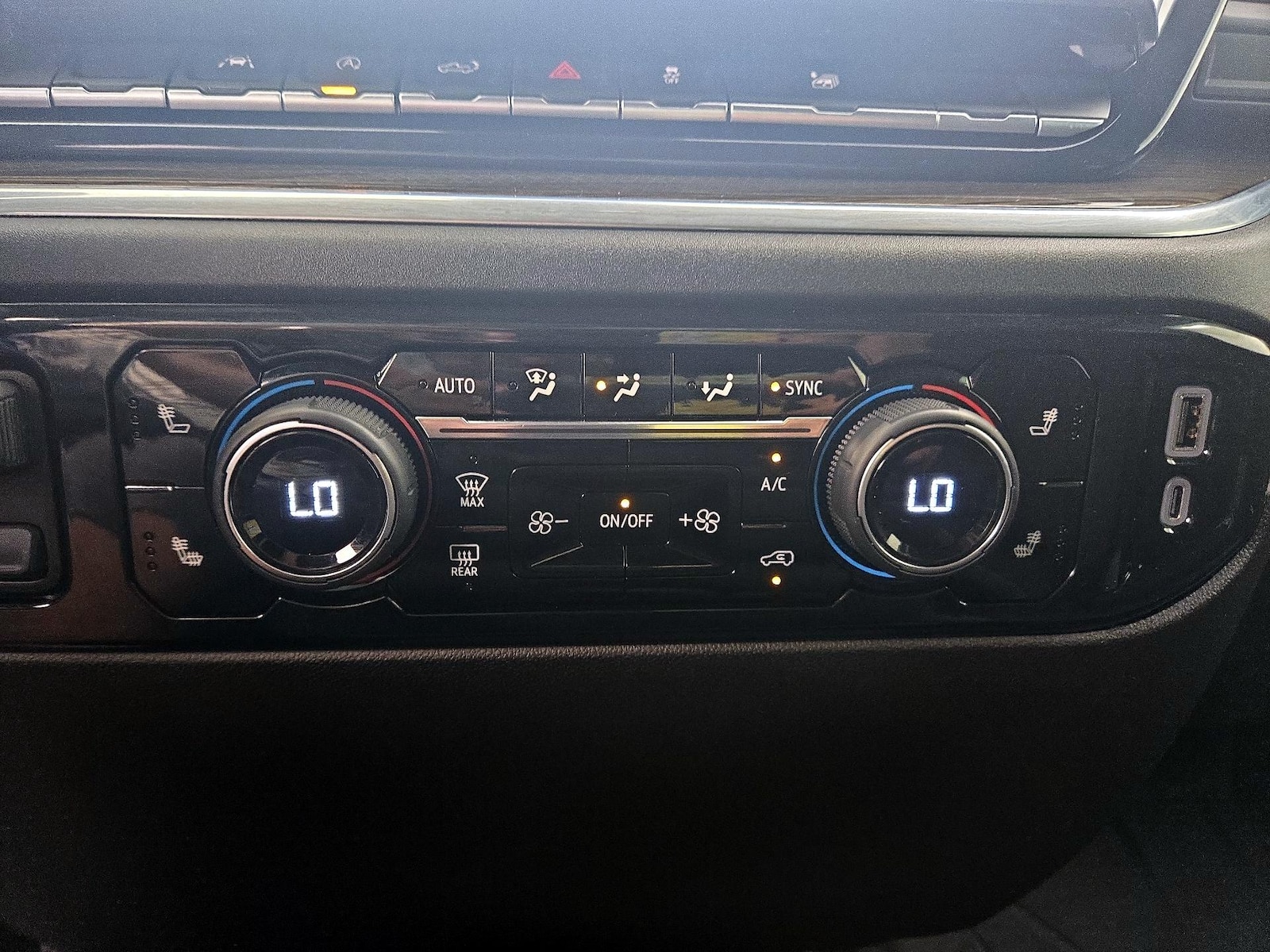 2025 Chevrolet Silverado 1500 LT - Photo 18