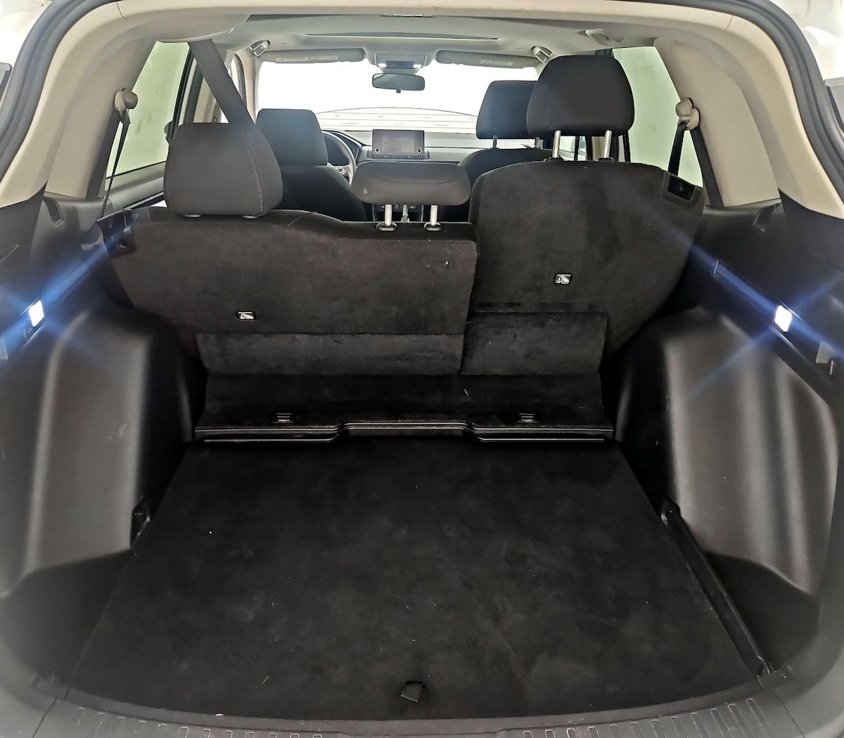 Trunk/Cargo (Seats Up)