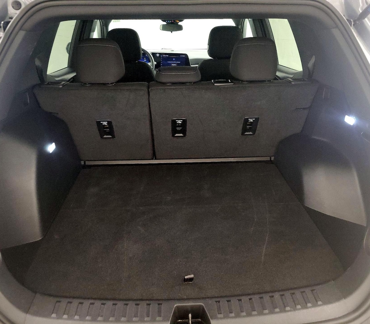 Trunk/Cargo (Seats Up)