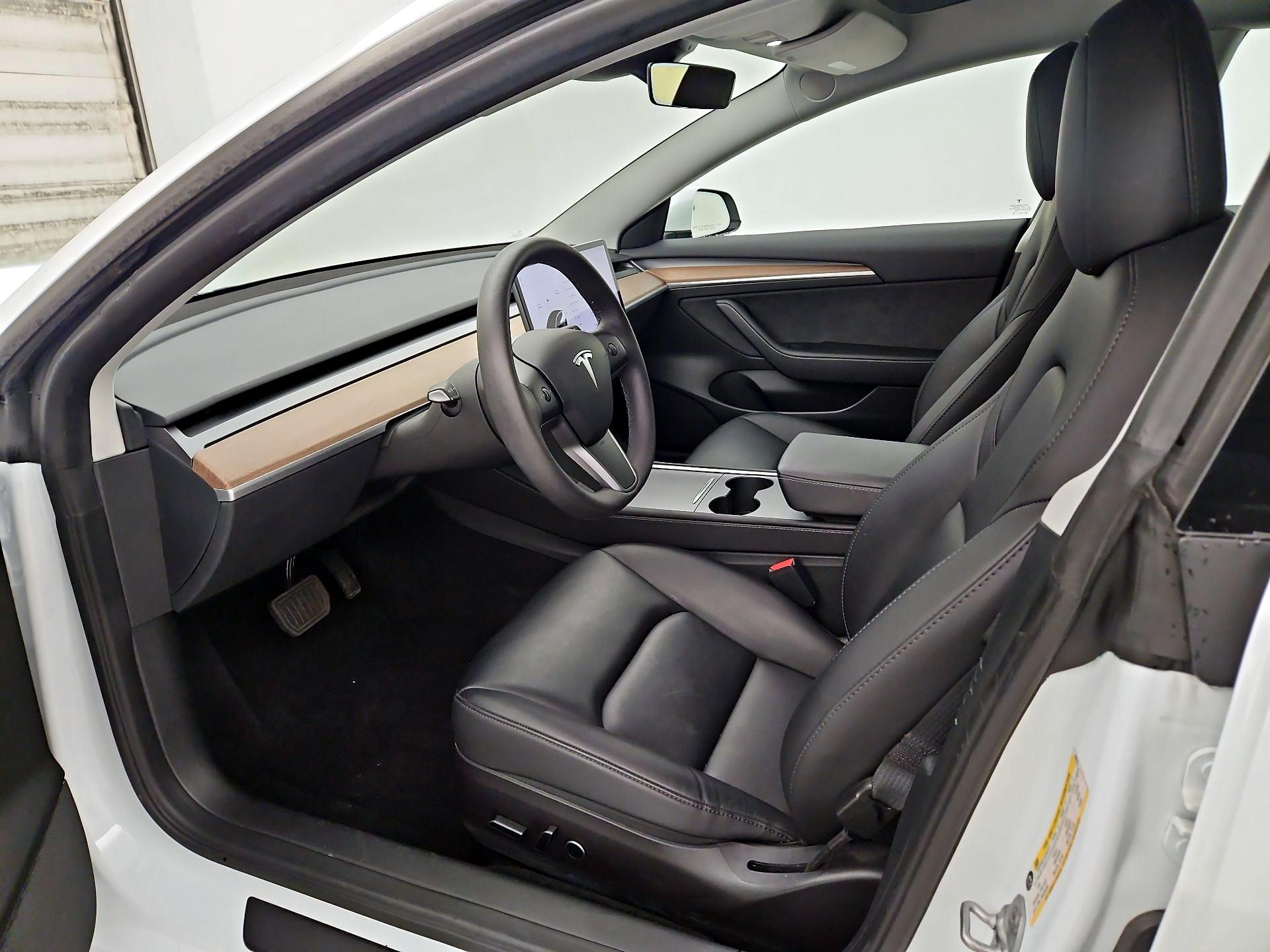 Thumbnail: 2023 Tesla Model 3 - 11