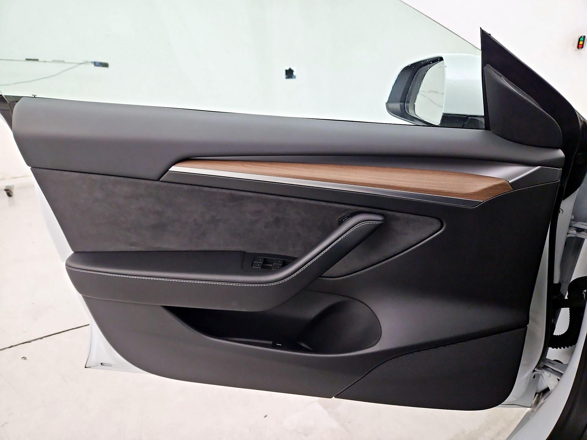 Thumbnail: 2023 Tesla Model 3 - 12