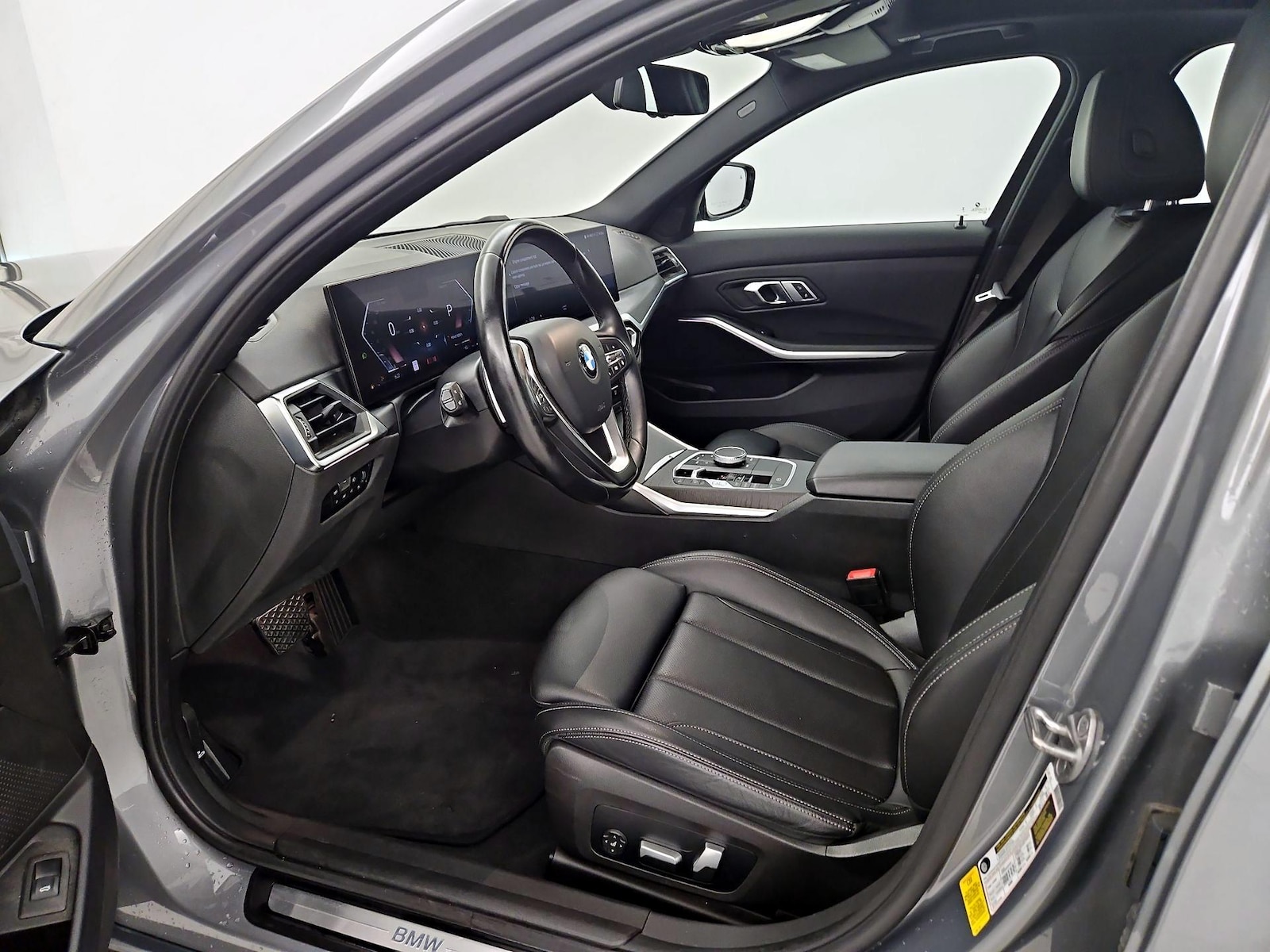 2023 BMW 3 Series 330i - Photo 12