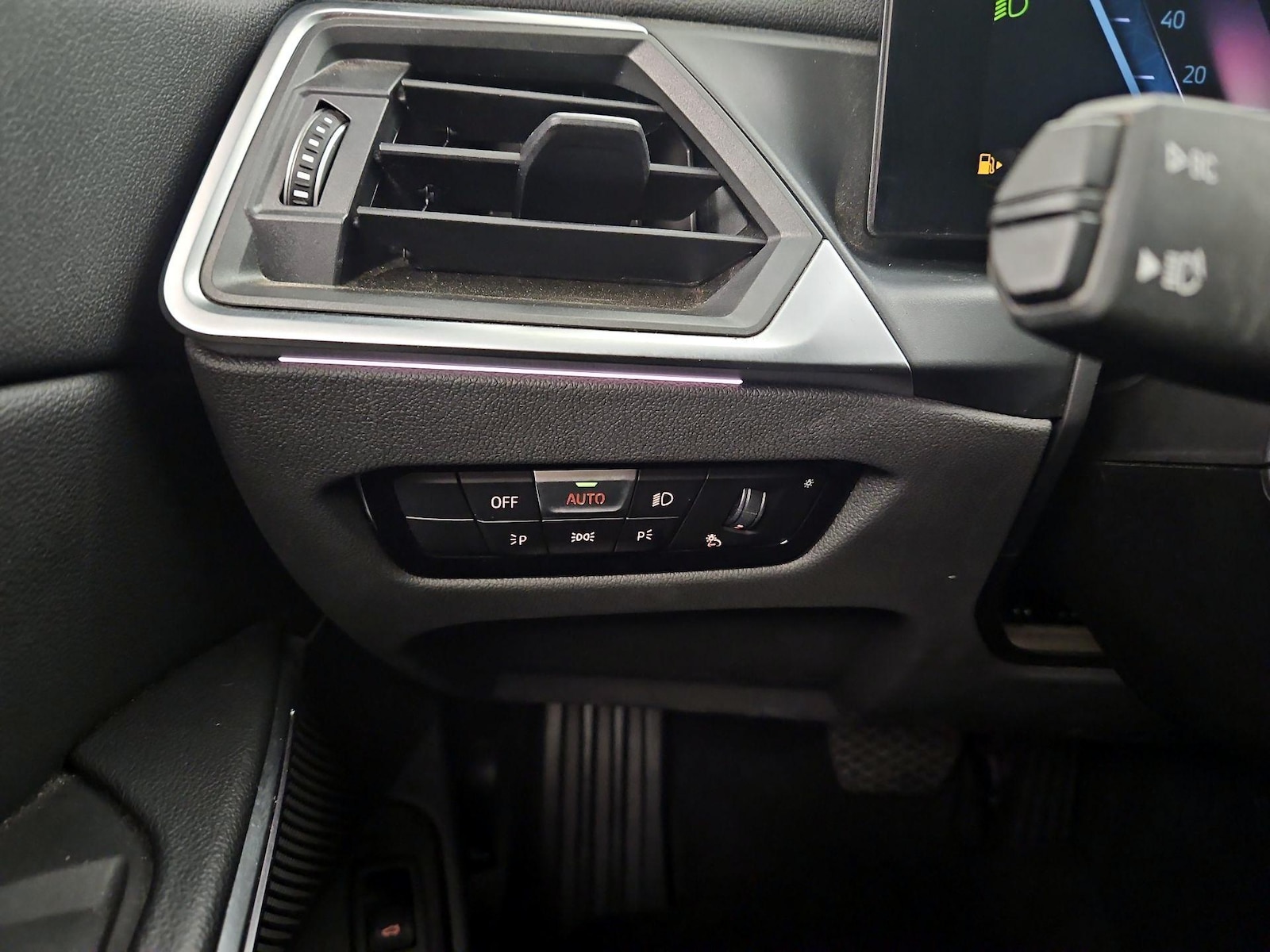 2023 BMW 3 Series 330i - Photo 14