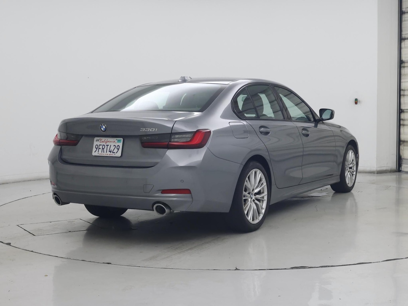 2023 BMW 3 Series 330i - Photo 9