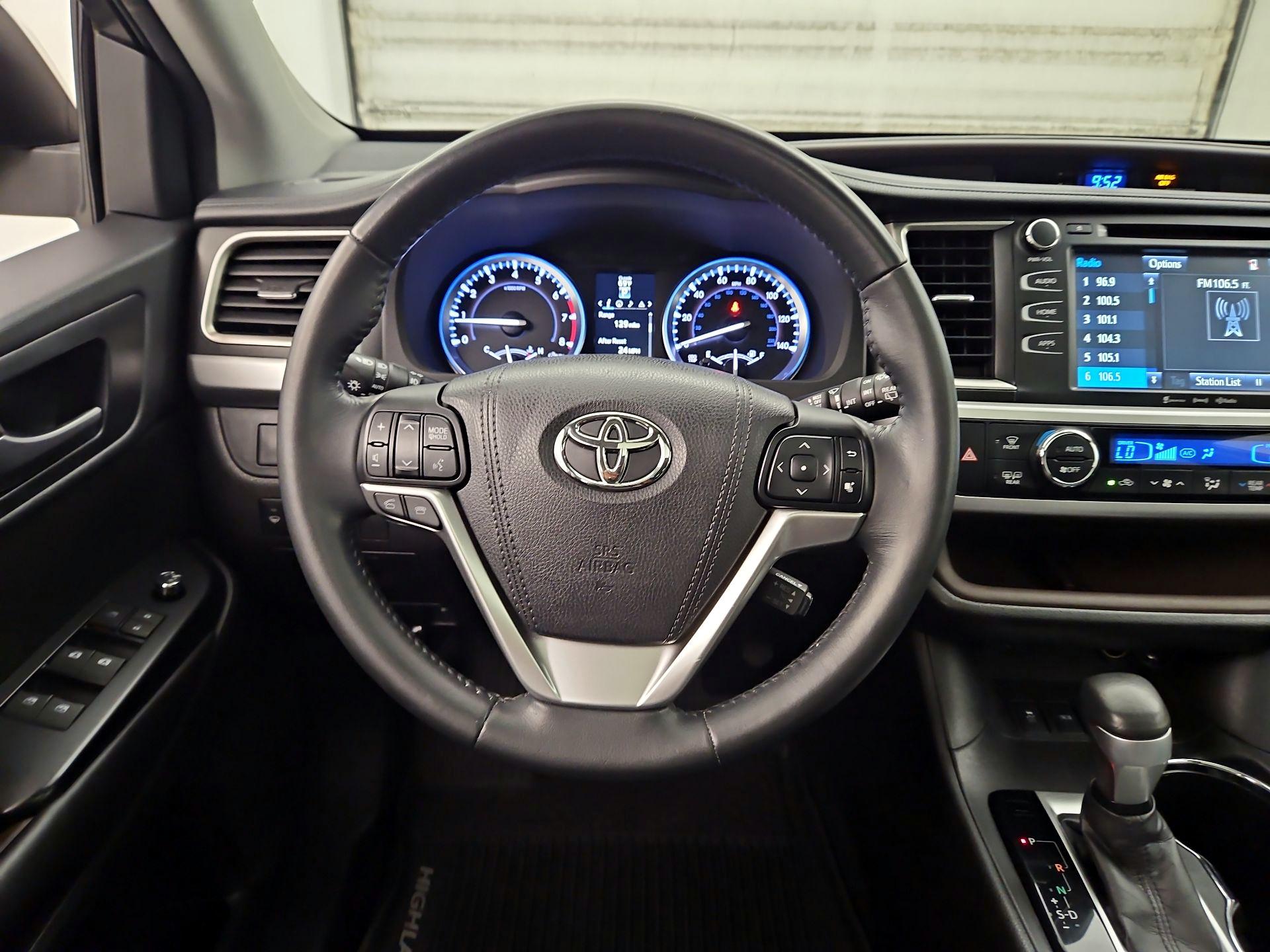 Thumbnail: 2016 Toyota Highlander - 10