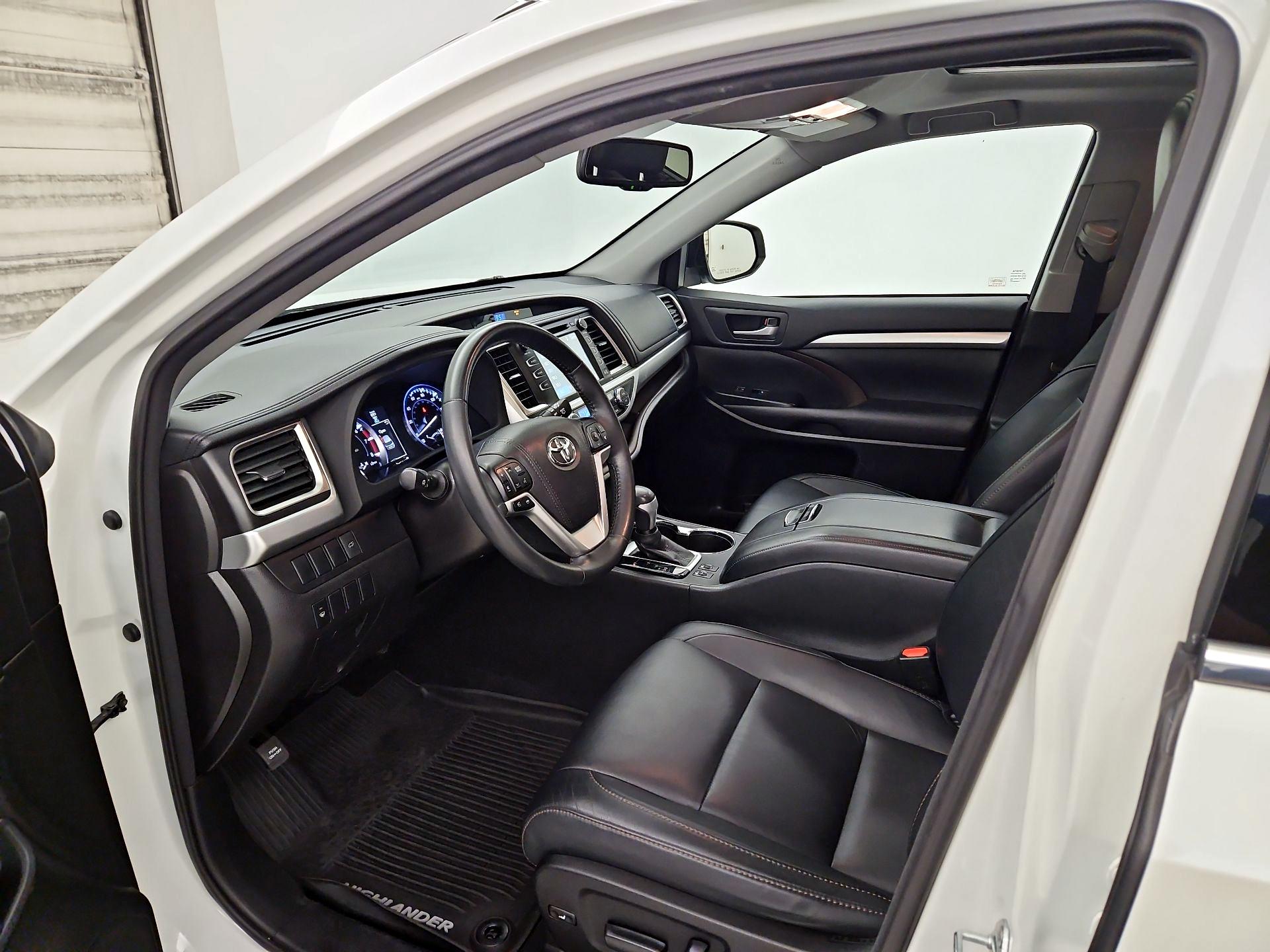 Thumbnail: 2016 Toyota Highlander - 11