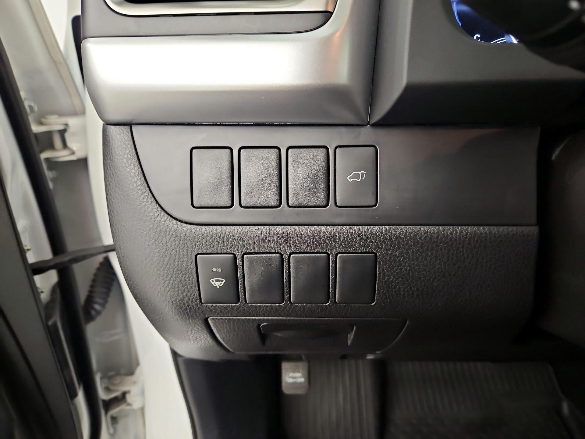 Thumbnail: 2016 Toyota Highlander - 13