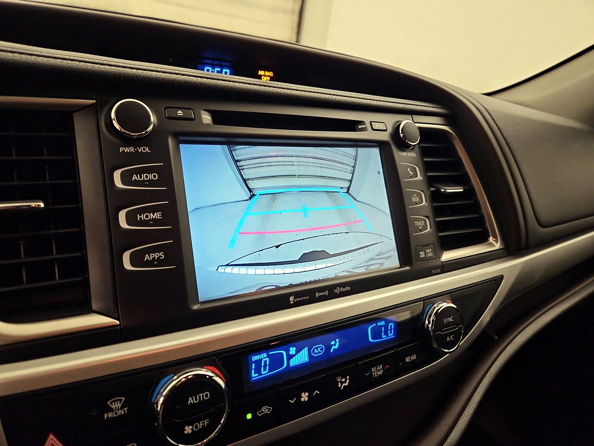 Thumbnail: 2016 Toyota Highlander - 14