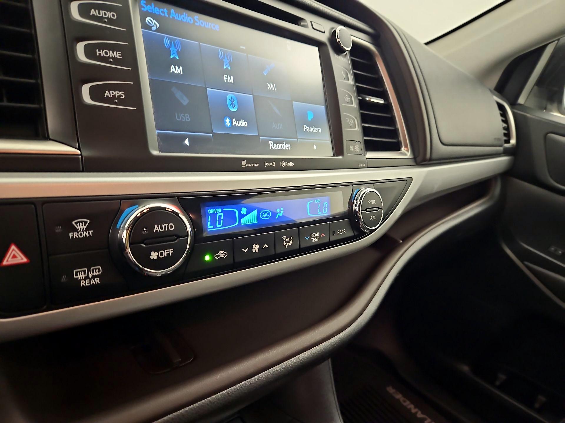 Thumbnail: 2016 Toyota Highlander - 16