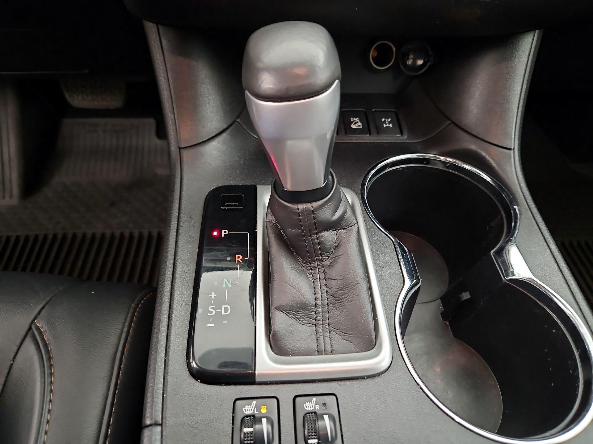 Thumbnail: 2016 Toyota Highlander - 17