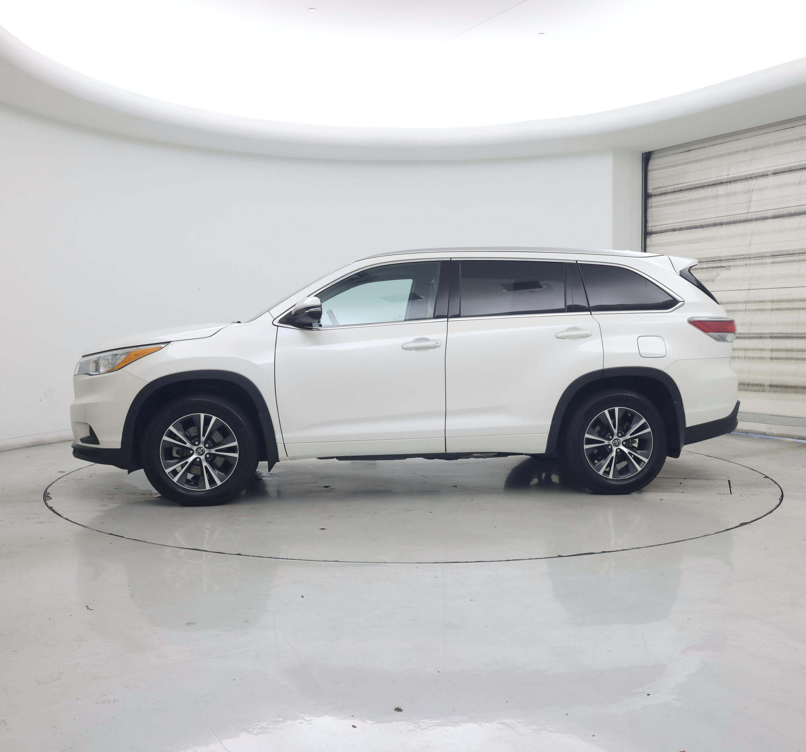 Thumbnail: 2016 Toyota Highlander - 3