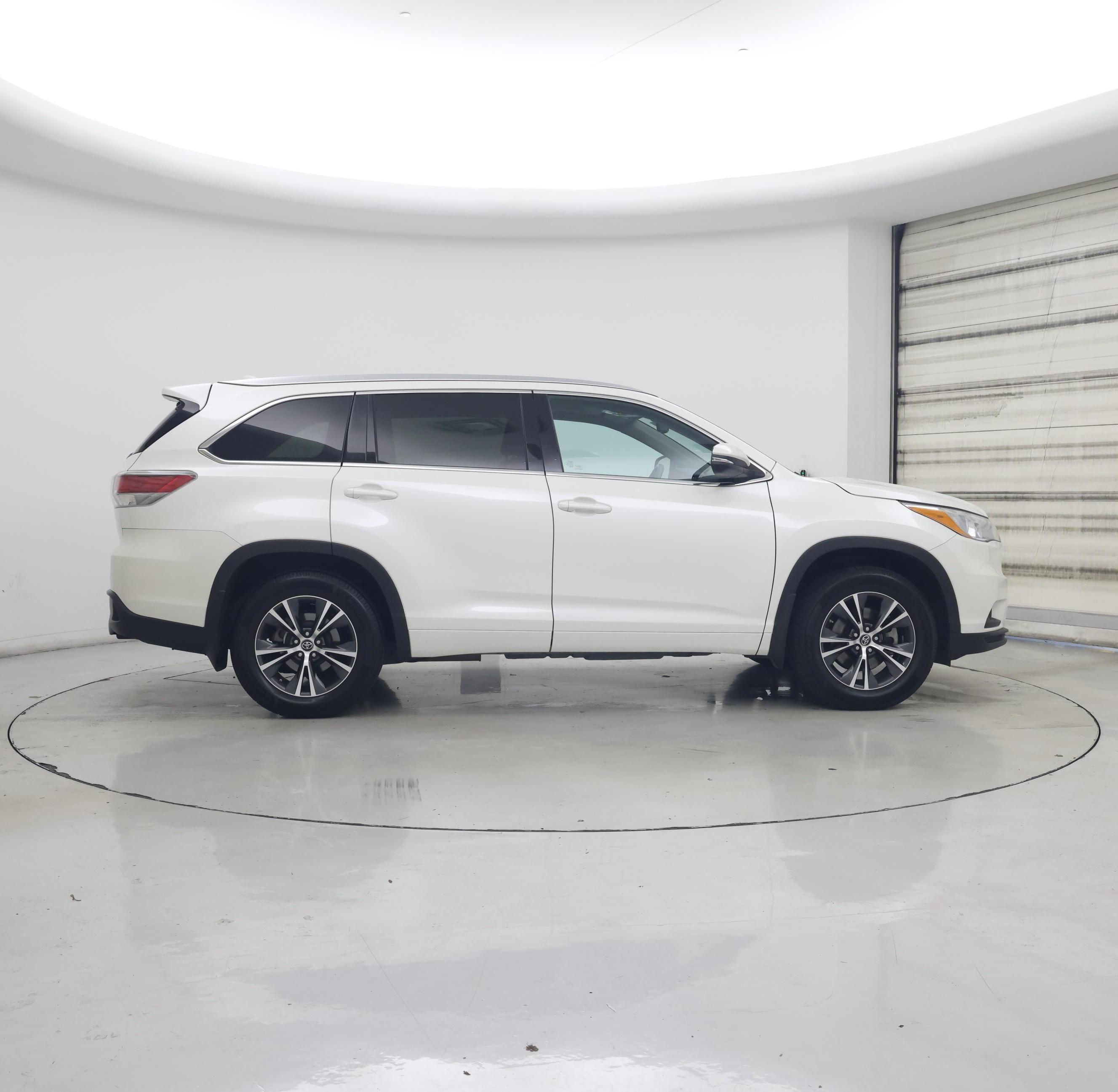 Thumbnail: 2016 Toyota Highlander - 7