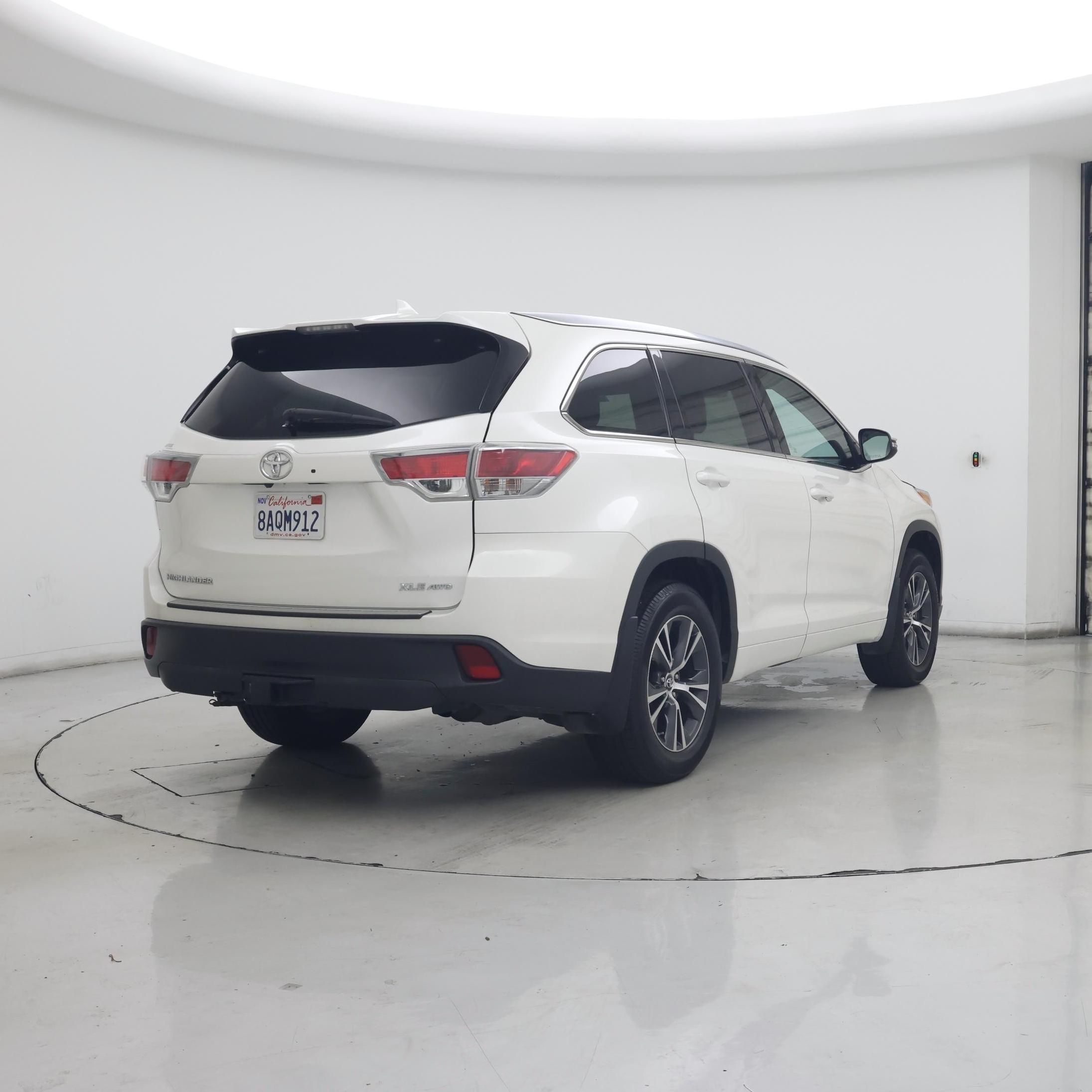 Thumbnail: 2016 Toyota Highlander - 8