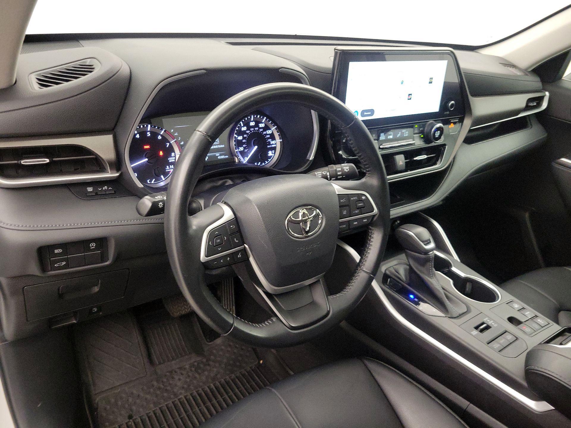 Thumbnail: 2023 Toyota Highlander - 9