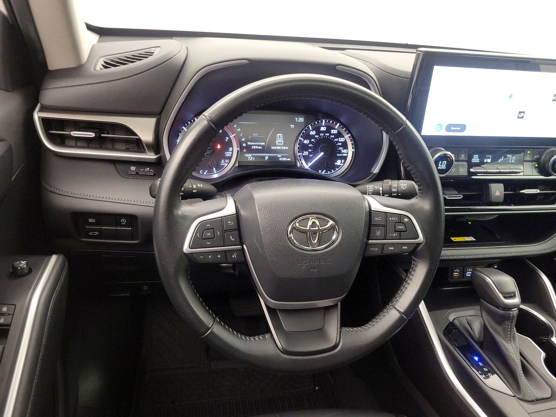 Thumbnail: 2023 Toyota Highlander - 10