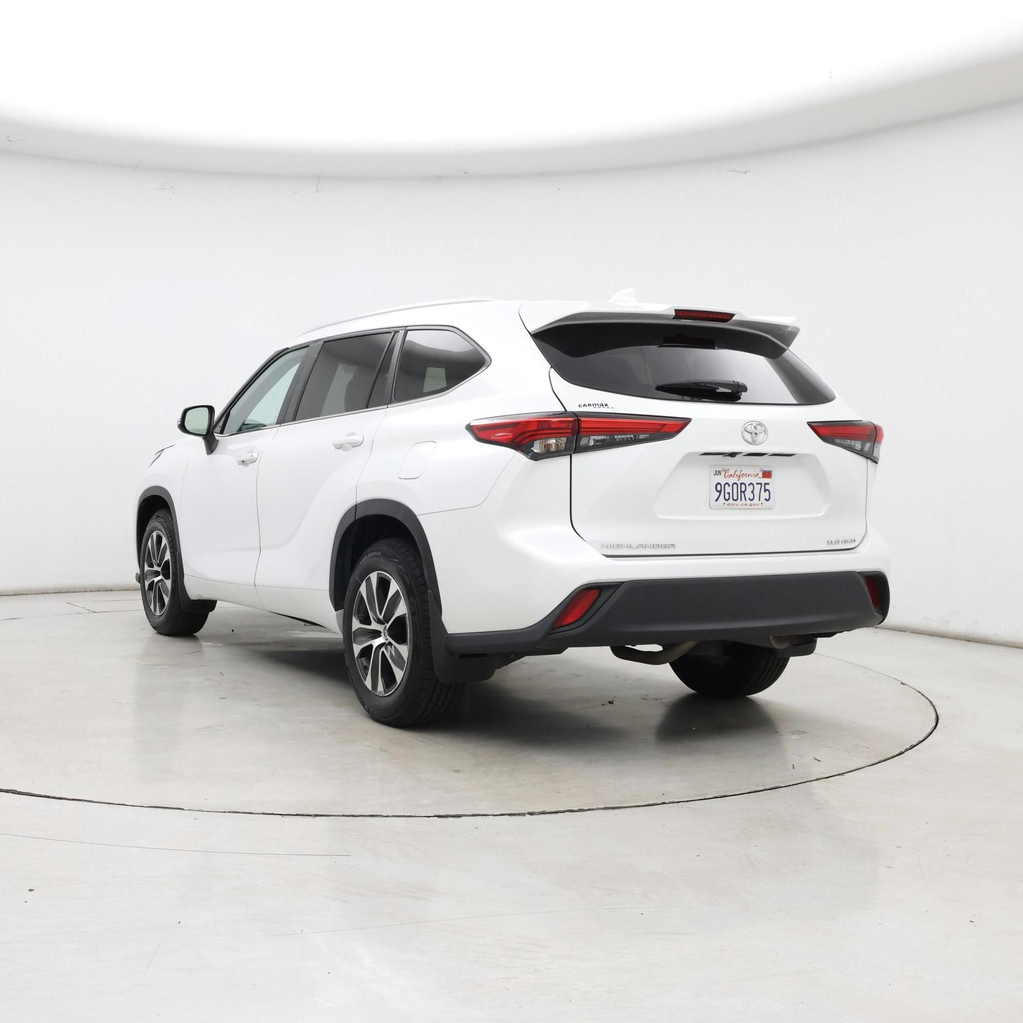 Thumbnail: 2023 Toyota Highlander - 2
