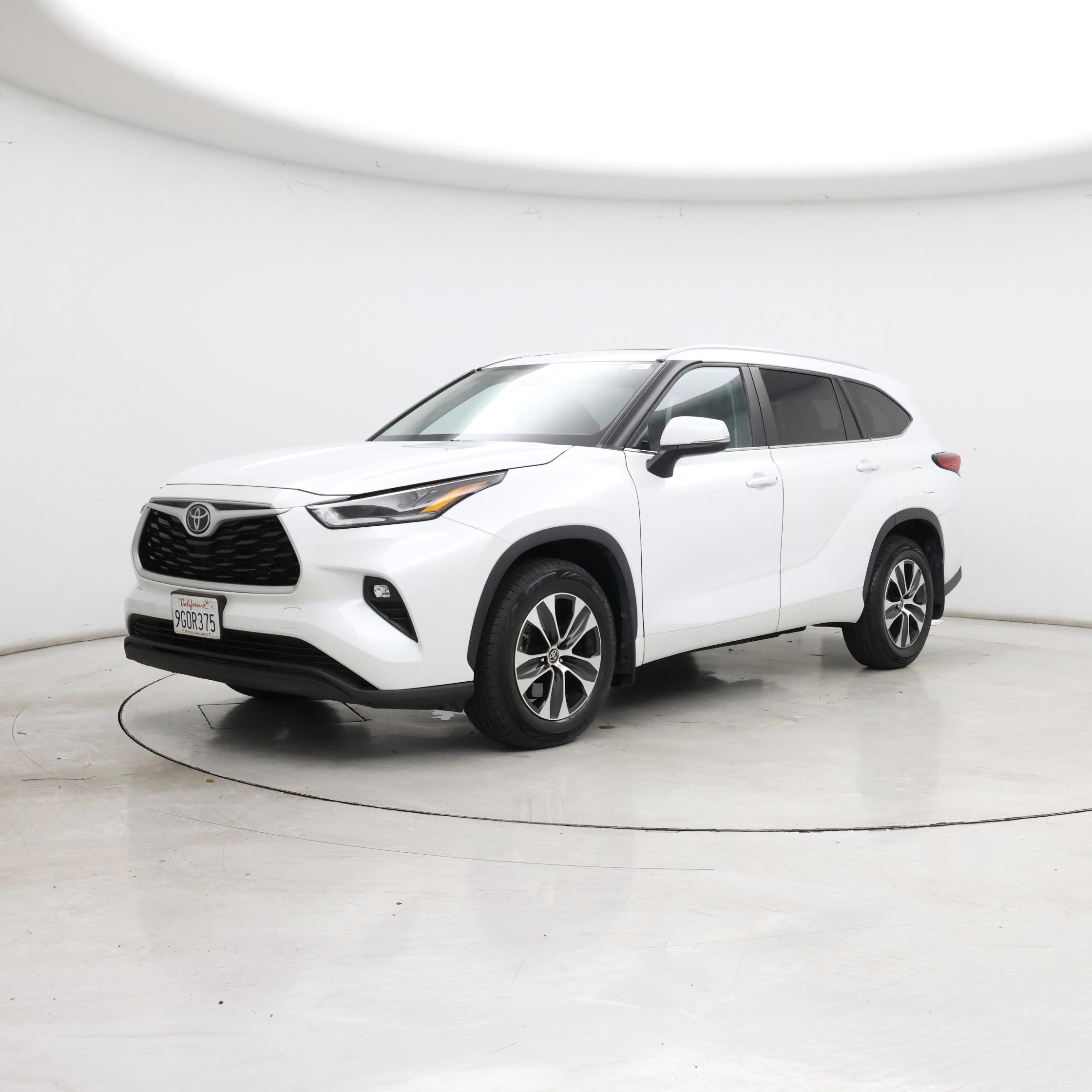 Thumbnail: 2023 Toyota Highlander - 4