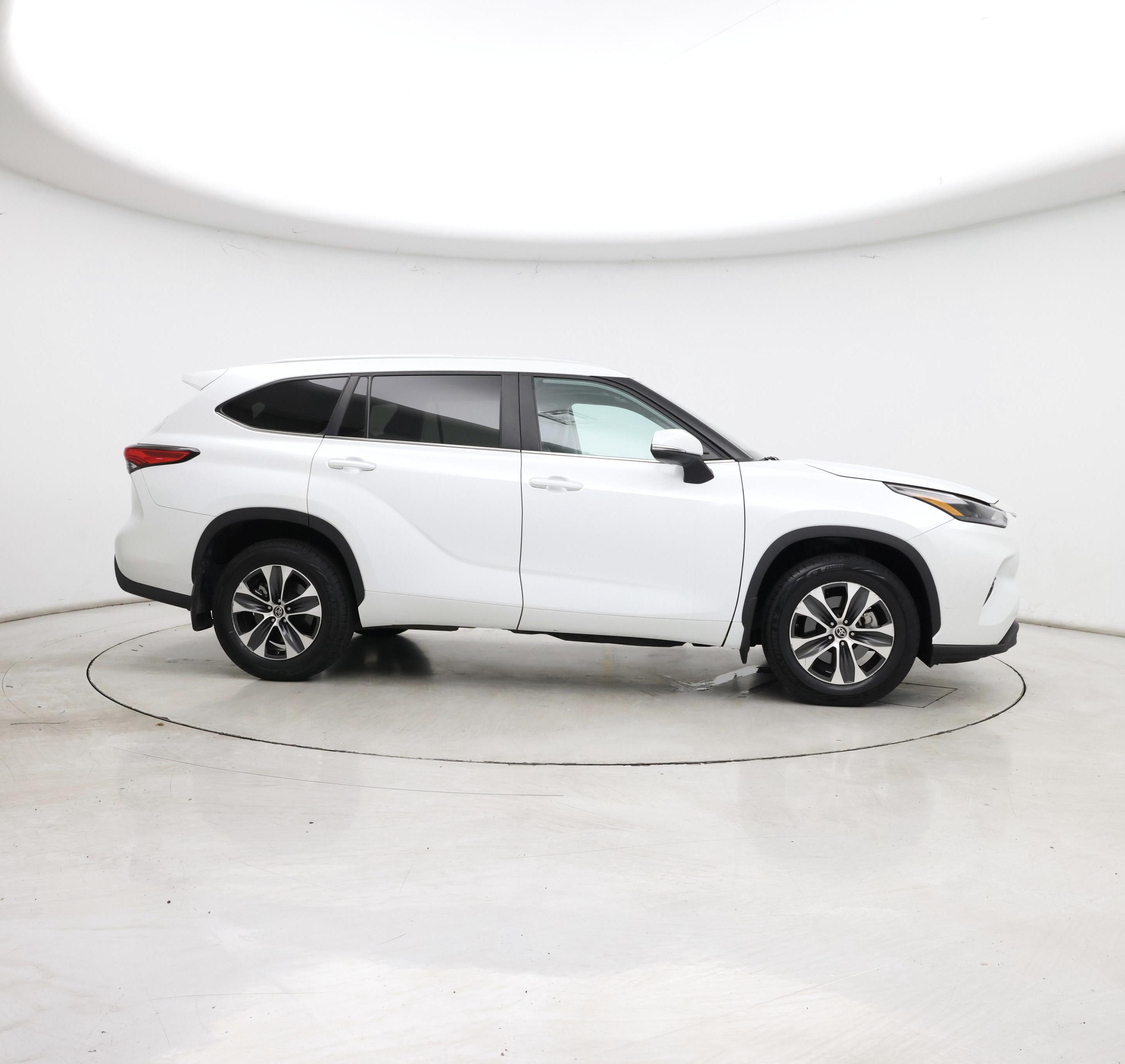 Thumbnail: 2023 Toyota Highlander - 7