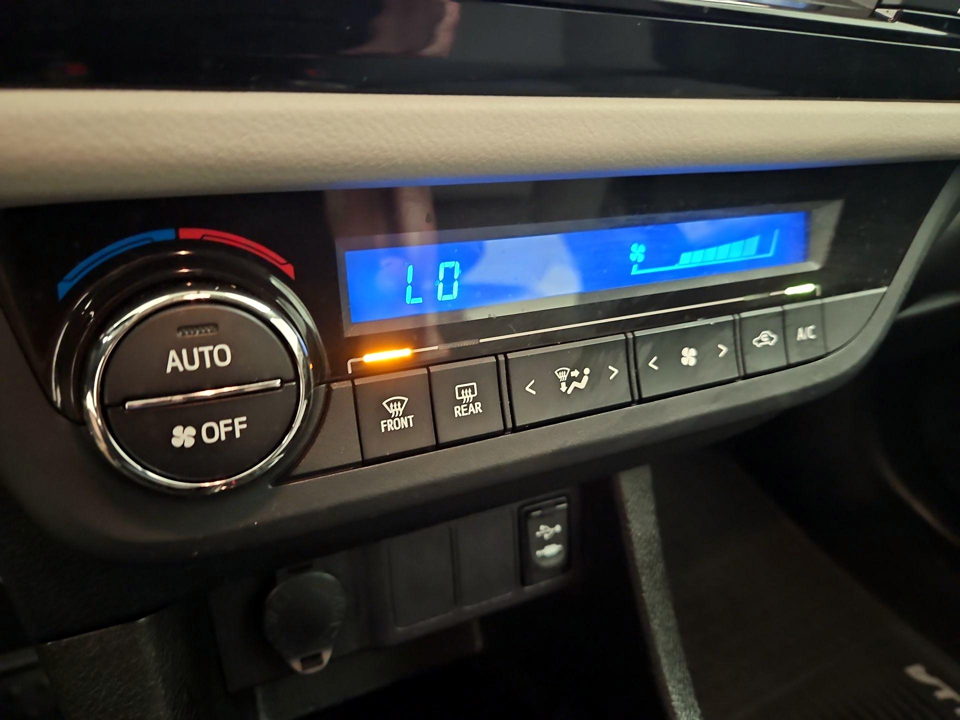 Thumbnail: 2016 Toyota Corolla - 16