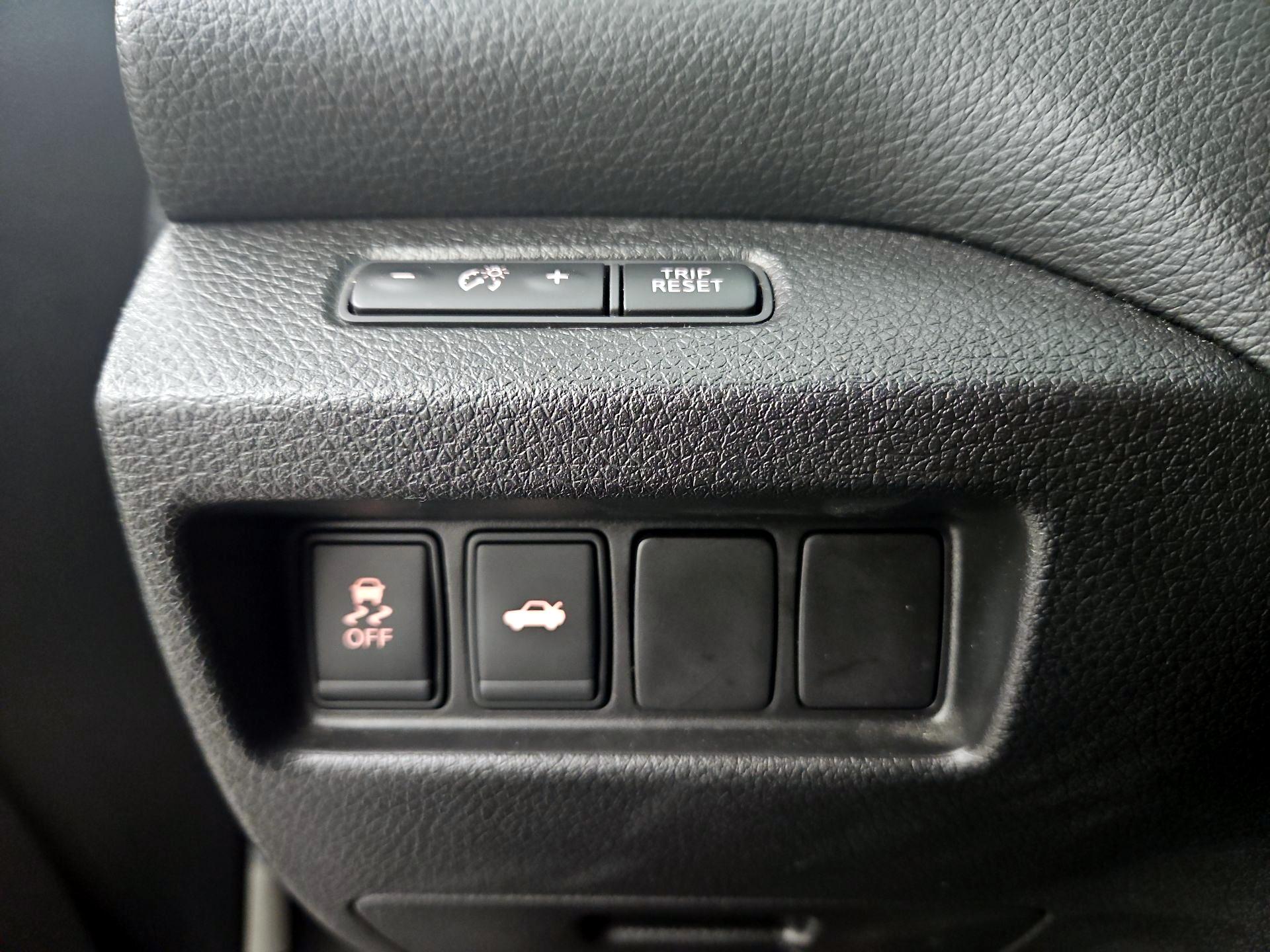 Thumbnail: 2014 Nissan Altima - 13