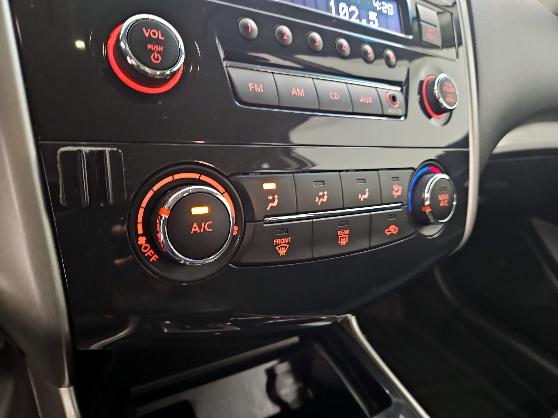 Thumbnail: 2014 Nissan Altima - 15