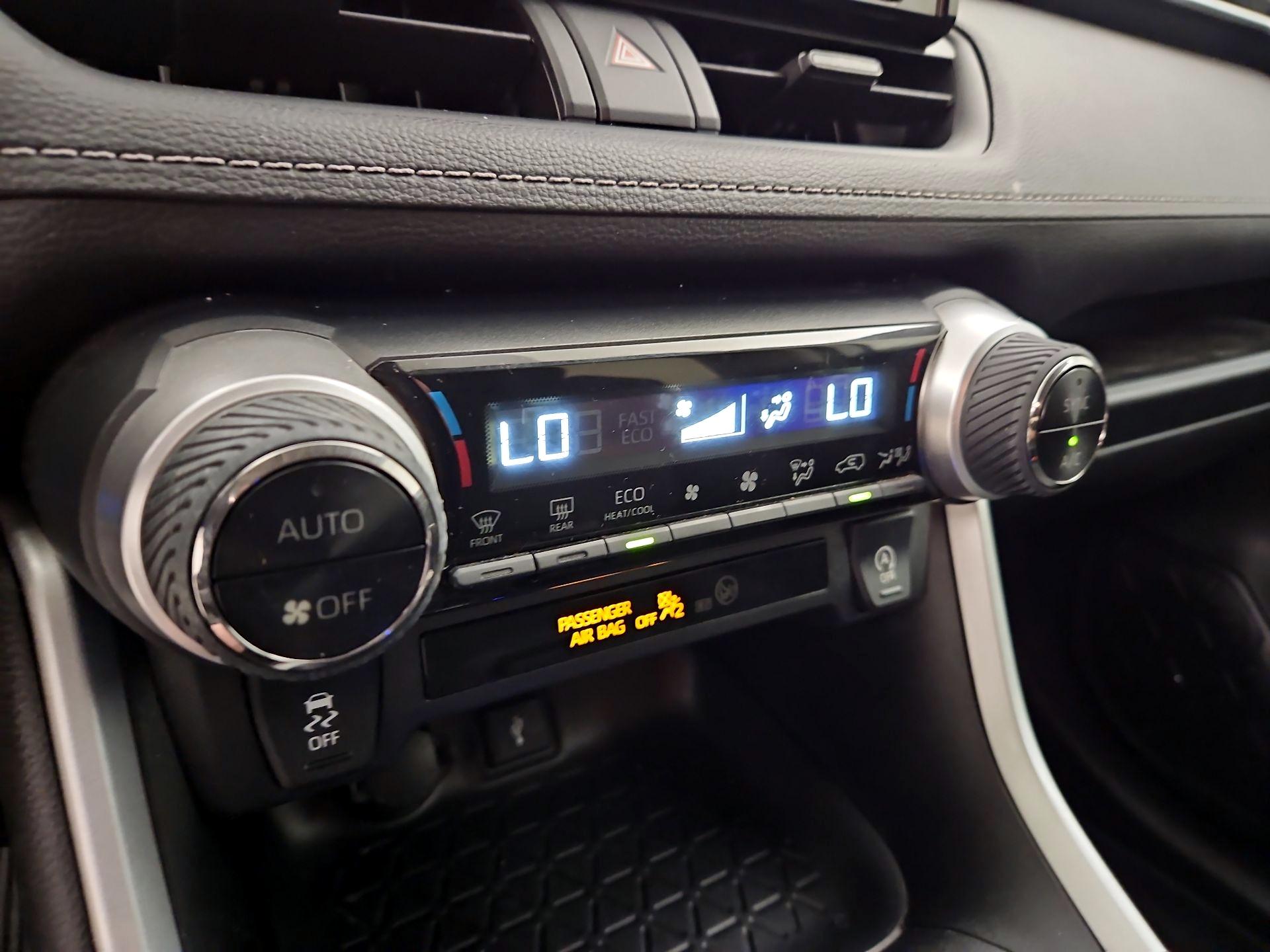Thumbnail: 2020 Toyota RAV4 - 17