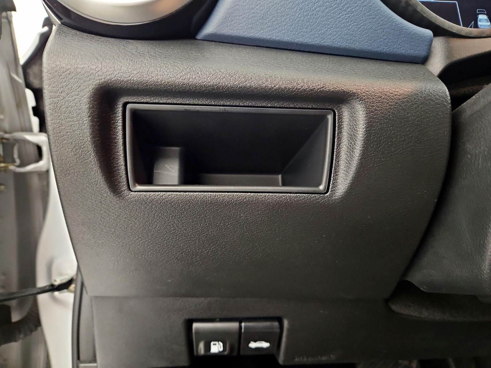 2025 Nissan Versa Sedan SV - Photo 14