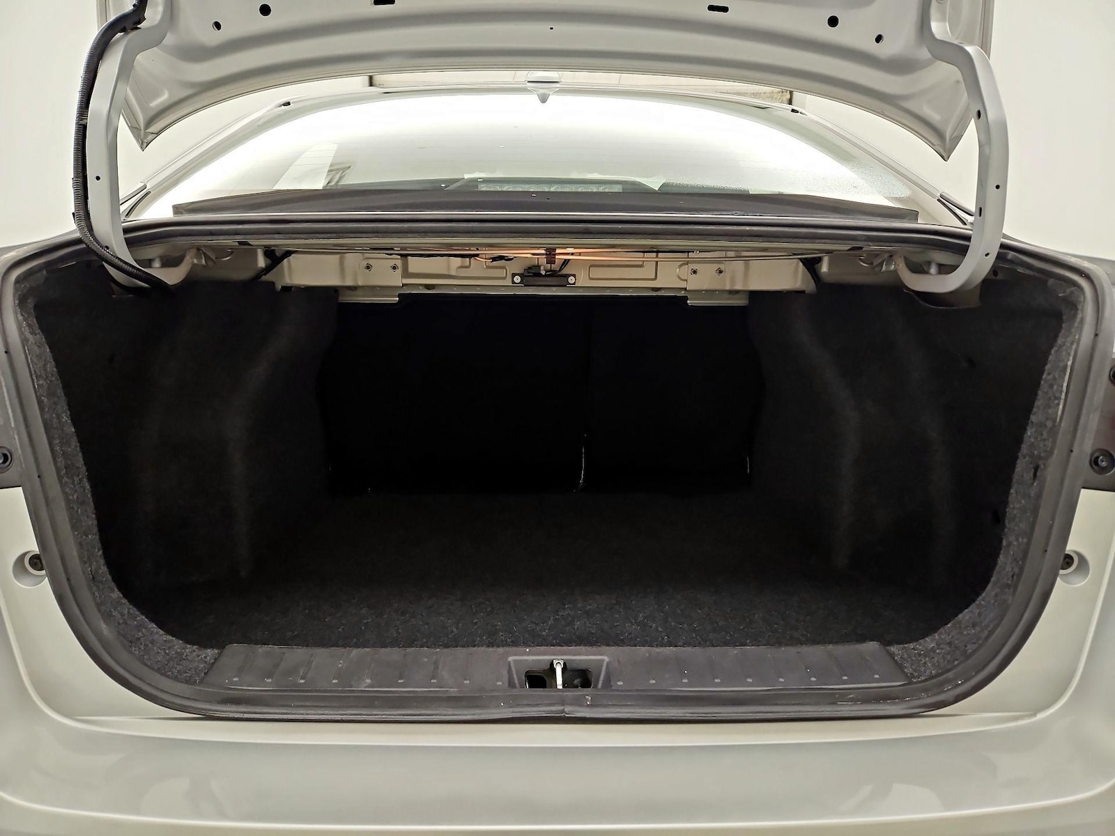 2025 Nissan Versa Sedan SV - Photo 21