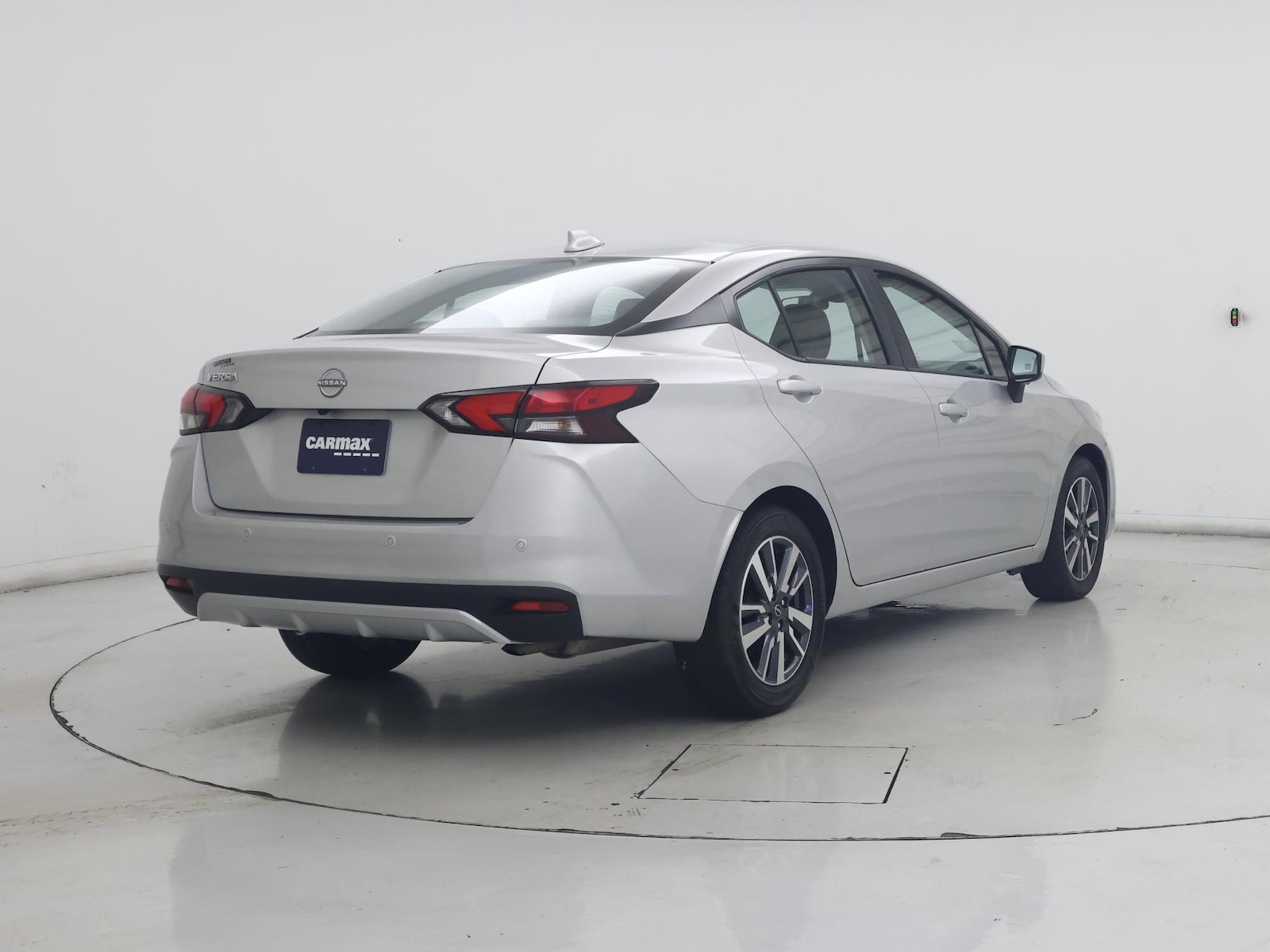 2025 Nissan Versa Sedan SV - Photo 9