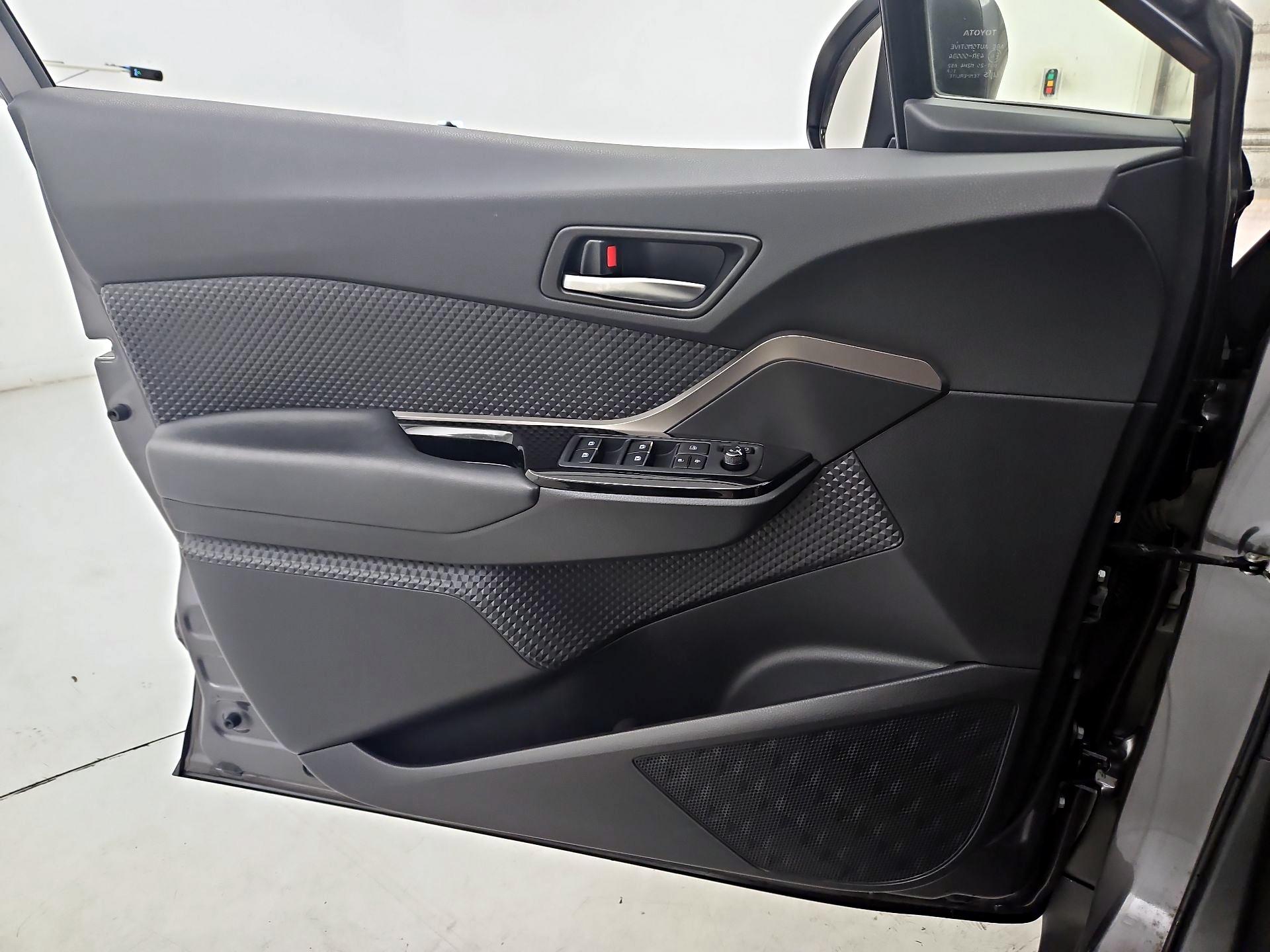 Thumbnail: 2019 Toyota C-HR - 12