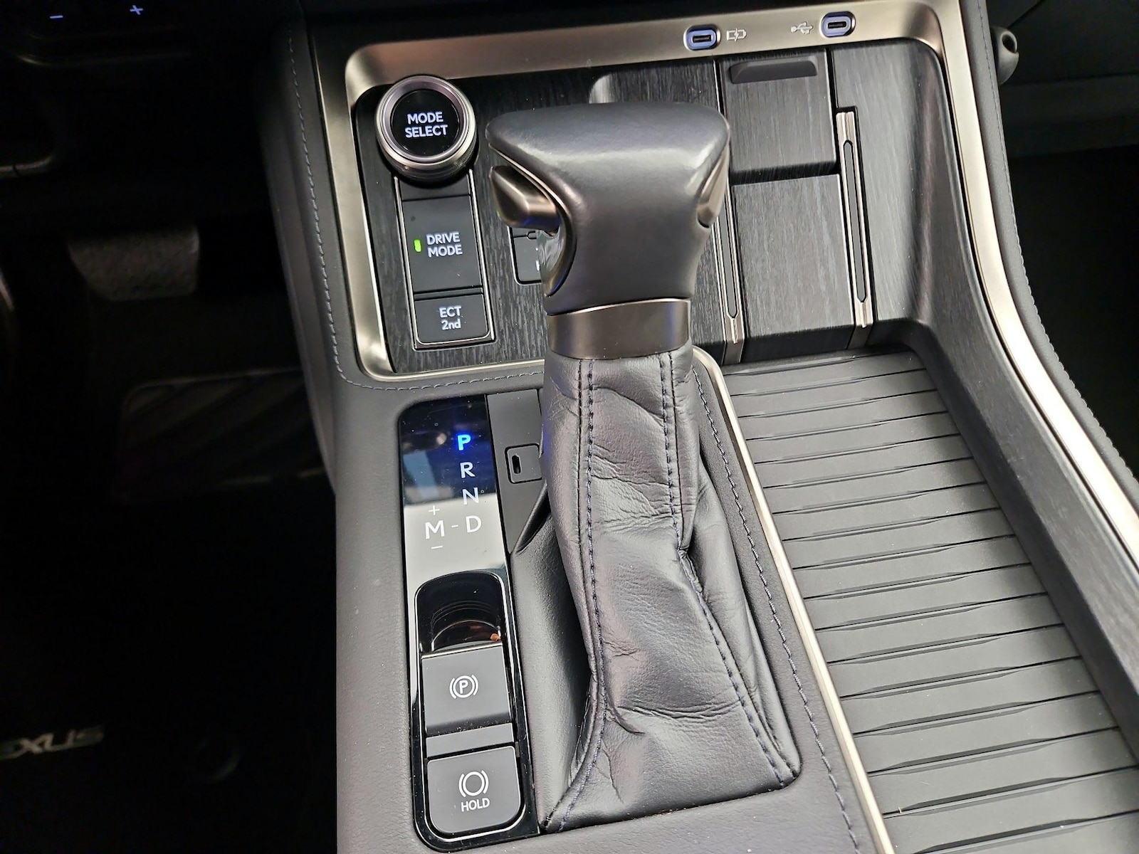 2024 Lexus GX Luxury+ - Photo 18