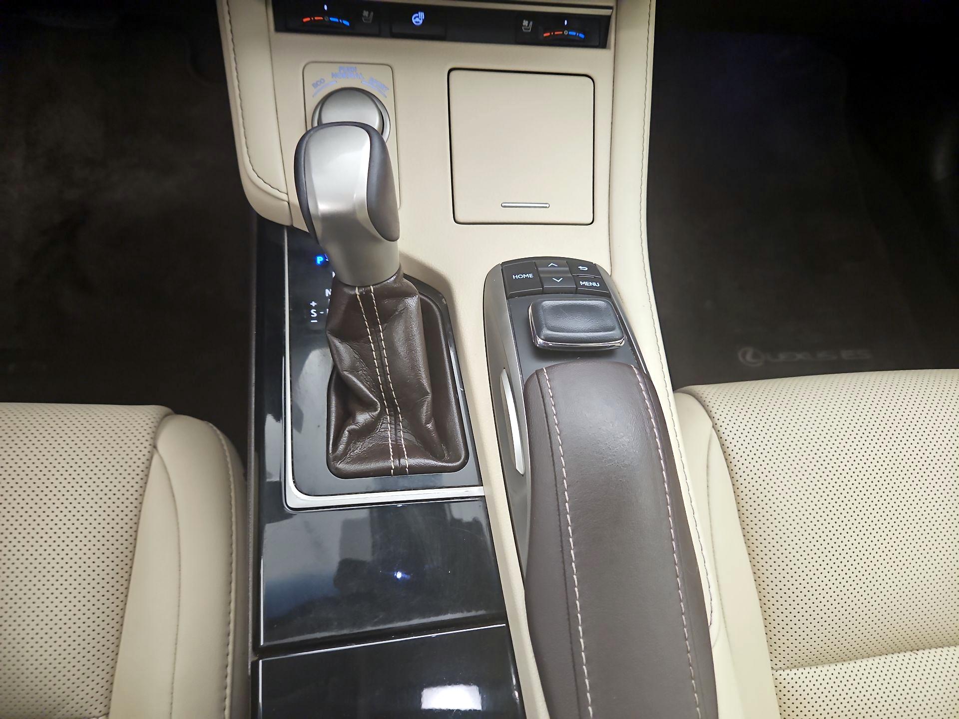 Thumbnail: 2017 Lexus ES - 17