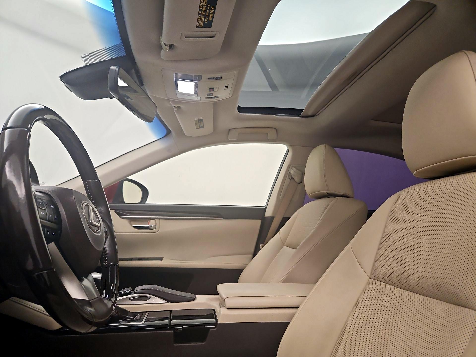Thumbnail: 2017 Lexus ES - 19