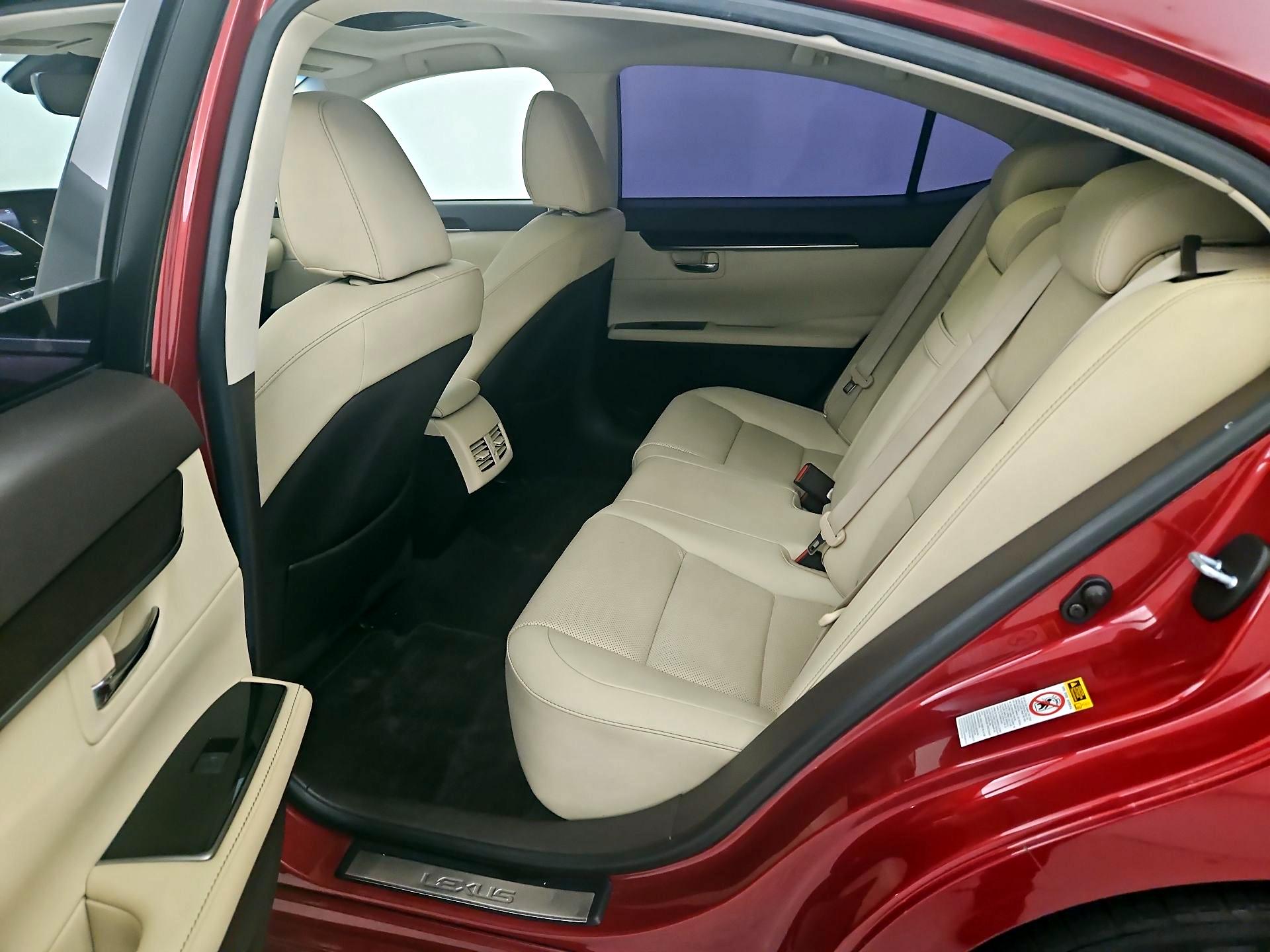 Thumbnail: 2017 Lexus ES - 20