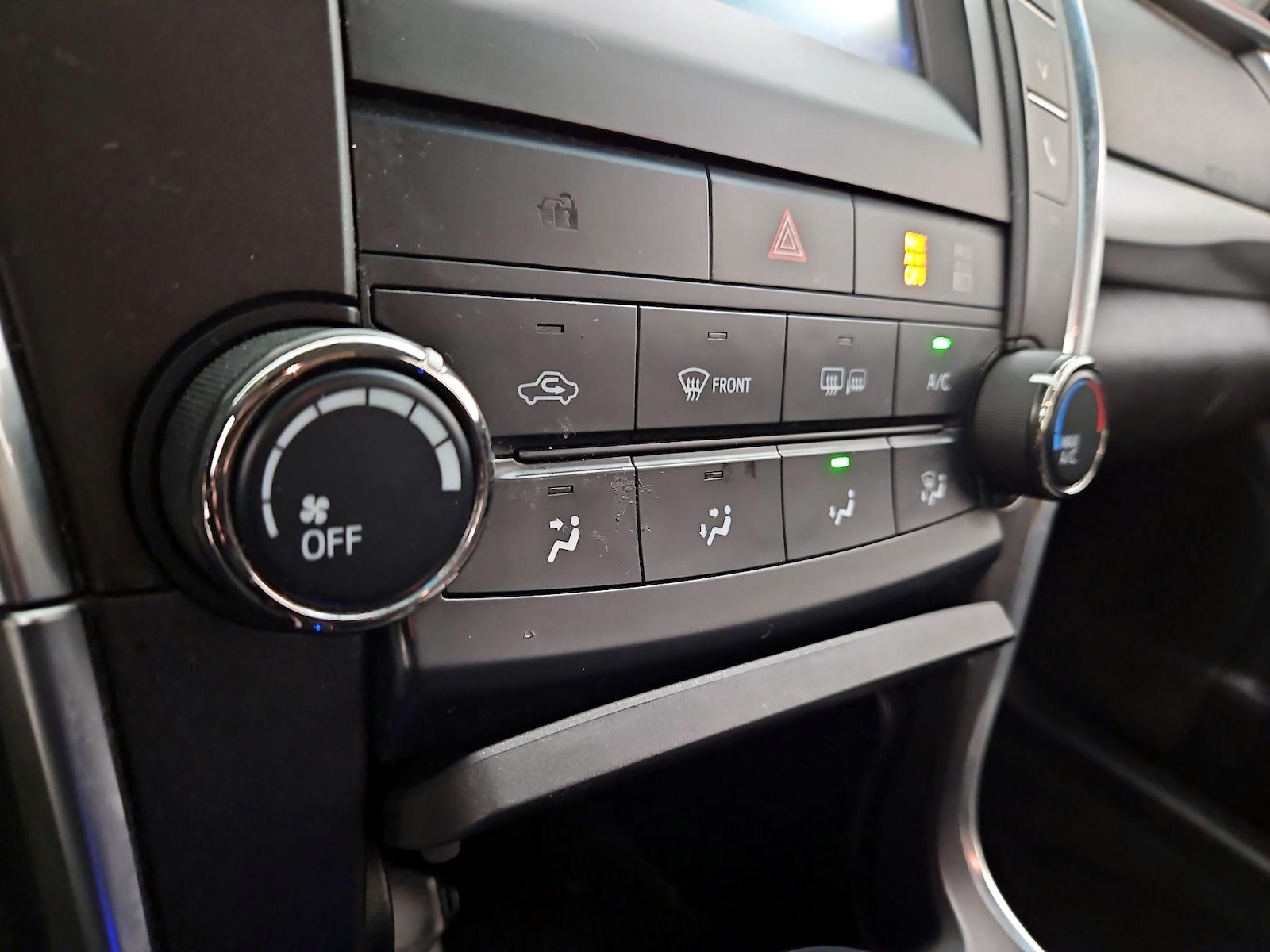2016 Toyota Camry Special Edition - Photo 17