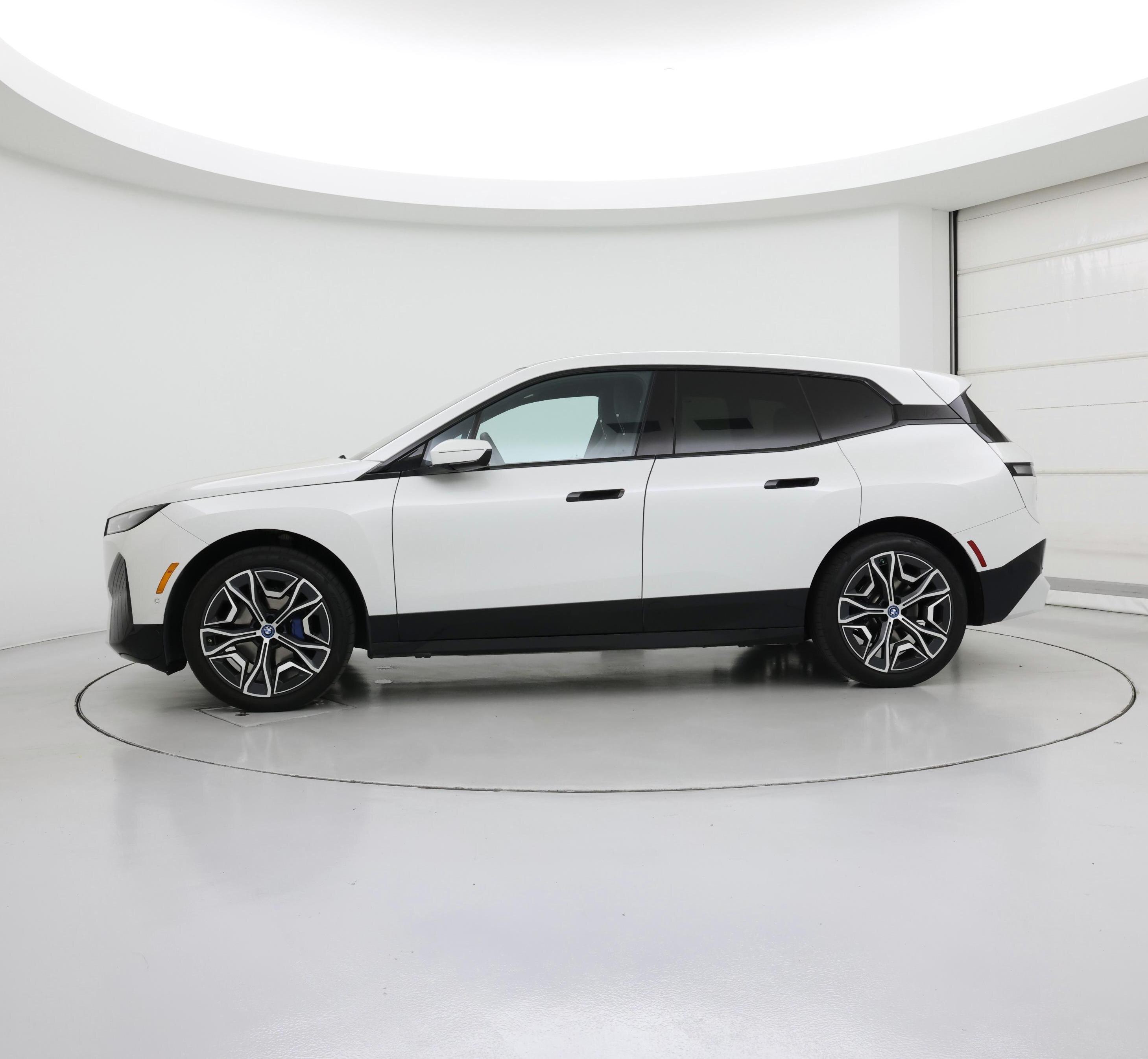 Thumbnail: 2023 BMW iX - 3