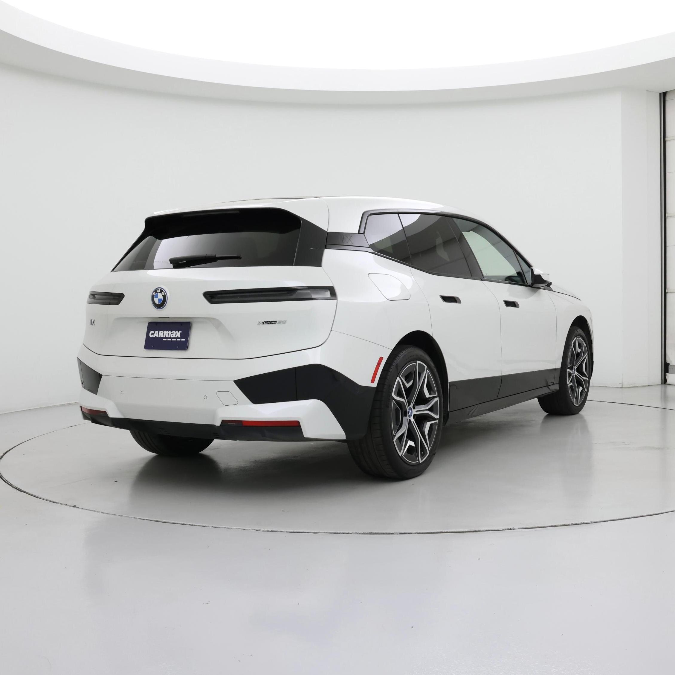 Thumbnail: 2023 BMW iX - 8