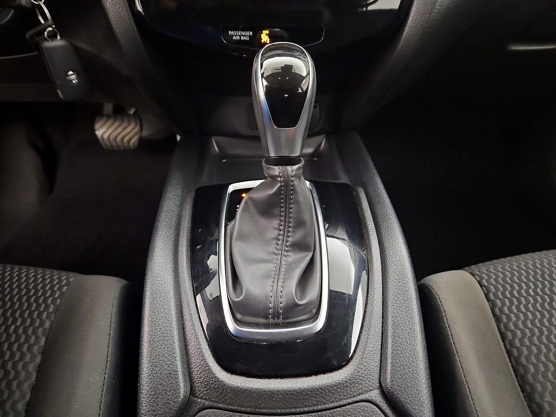 Thumbnail: 2021 Nissan Rogue Sport - 17