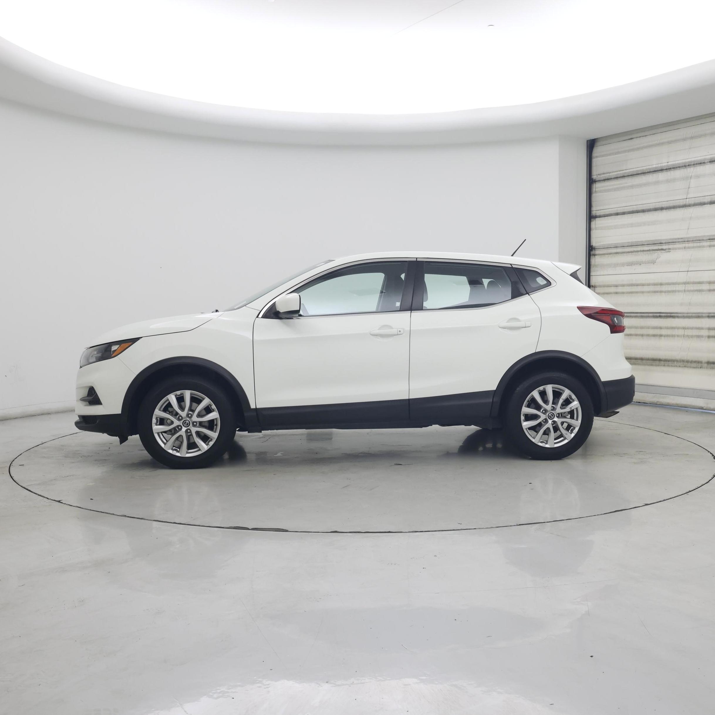 Thumbnail: 2021 Nissan Rogue Sport - 3
