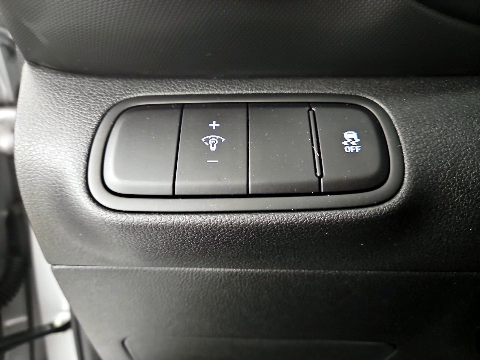 2025 Hyundai Venue SEL - Photo 5