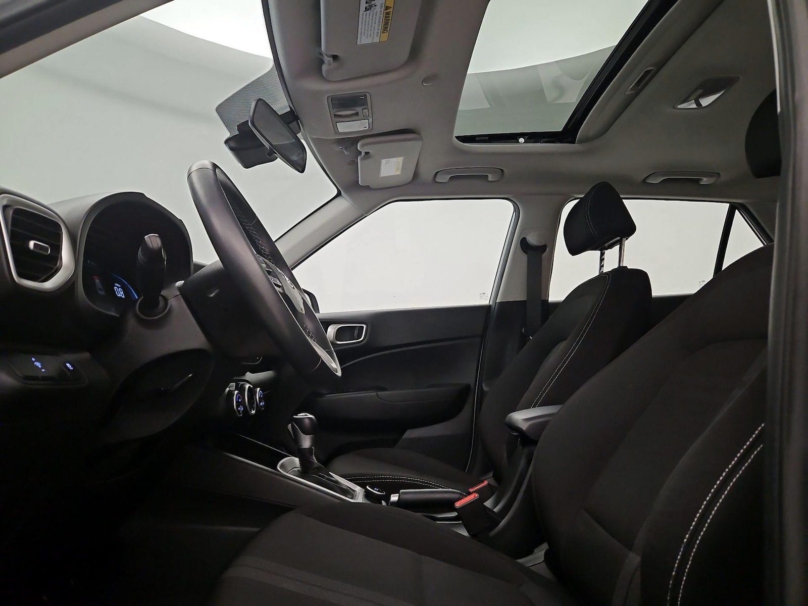 2025 Hyundai Venue SEL - Photo 11
