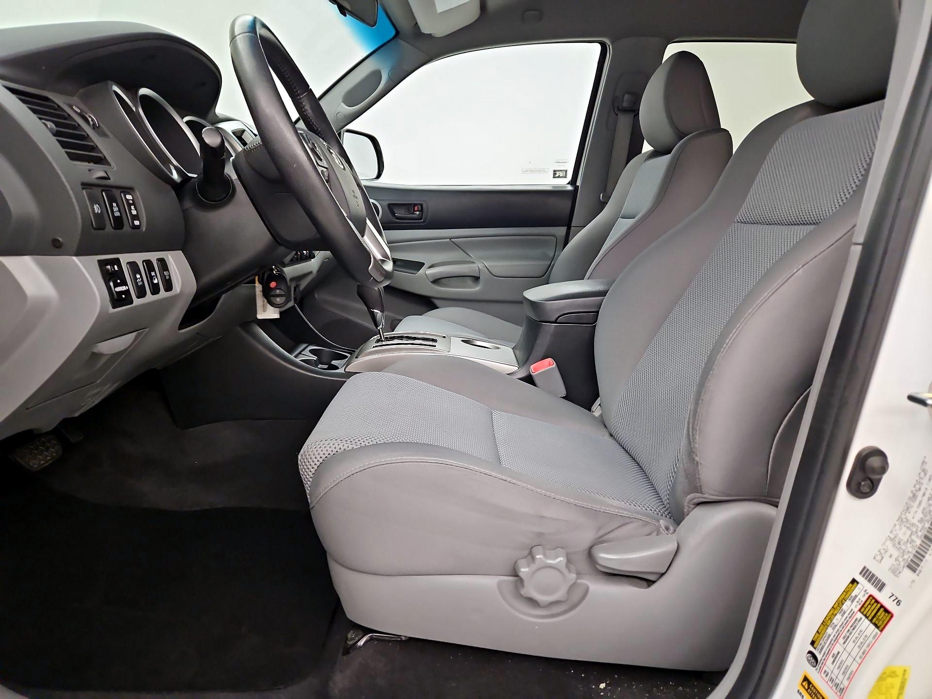 Thumbnail: 2015 Toyota Tacoma - 11