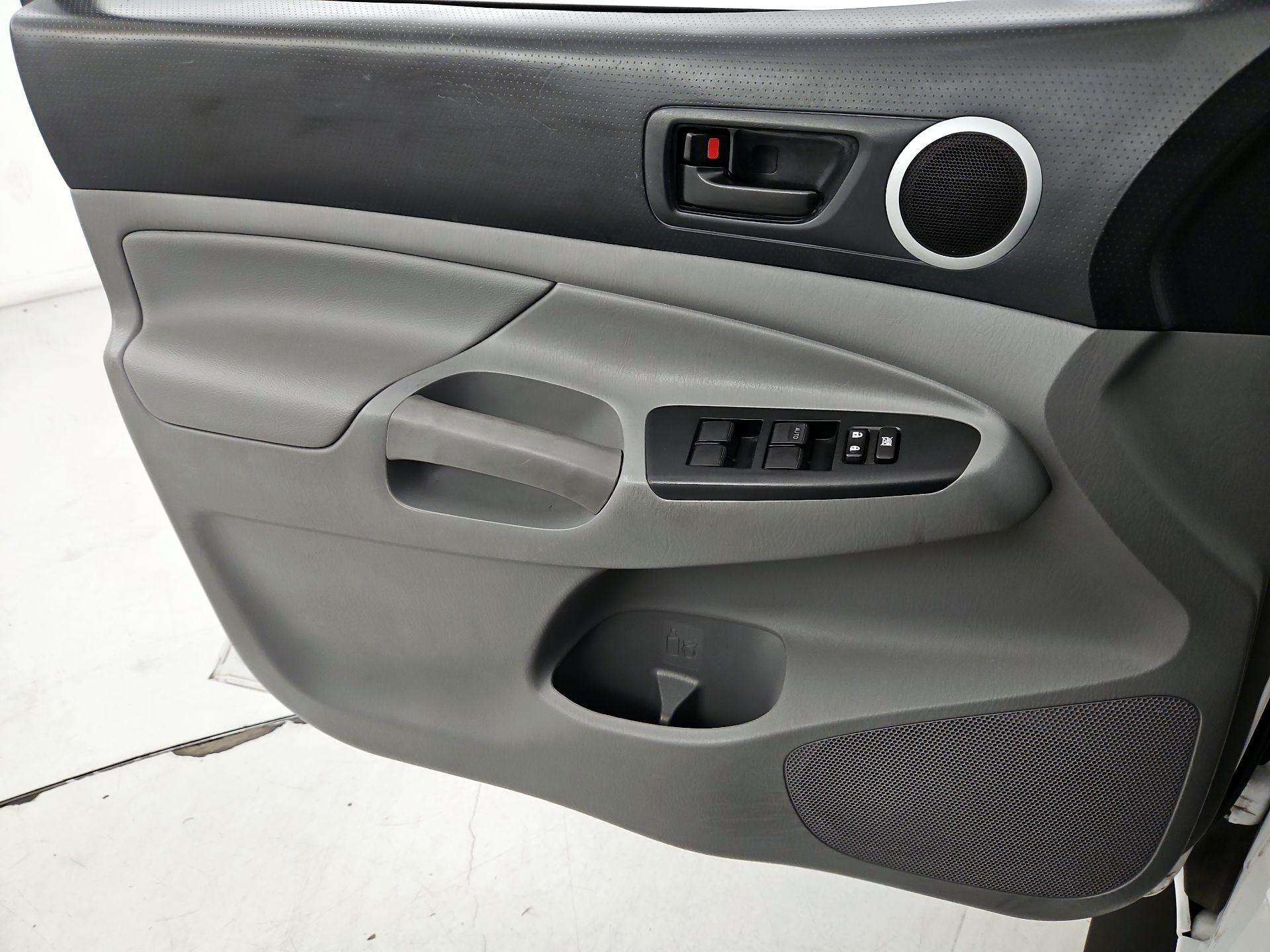 Thumbnail: 2015 Toyota Tacoma - 12