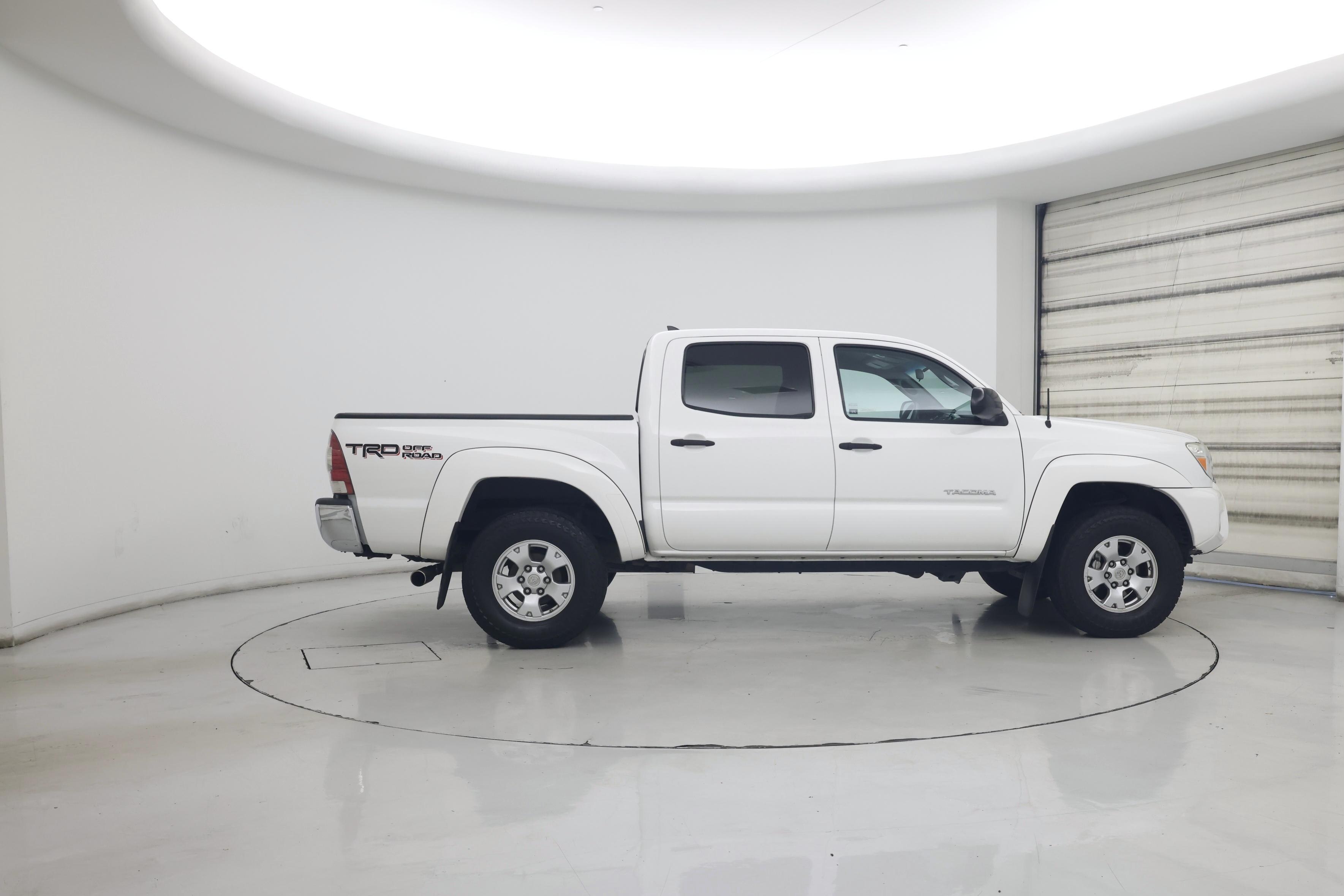 Thumbnail: 2015 Toyota Tacoma - 7