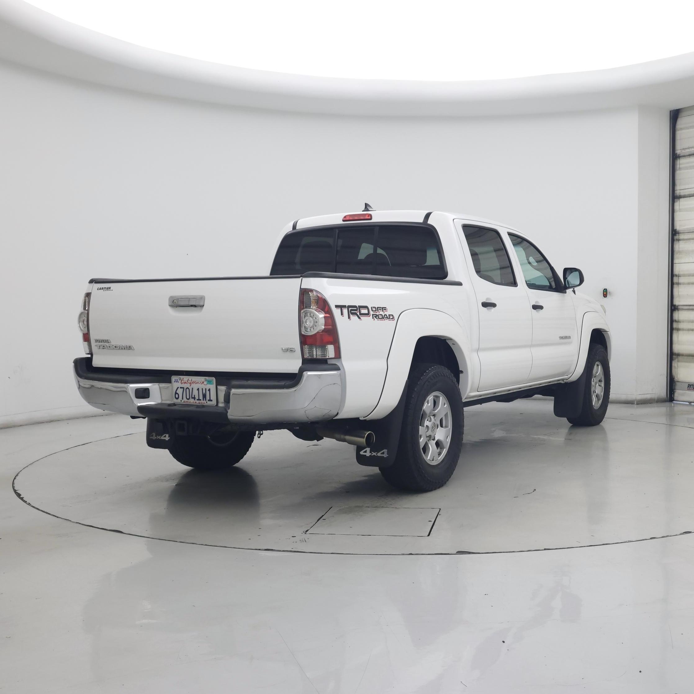 Thumbnail: 2015 Toyota Tacoma - 8