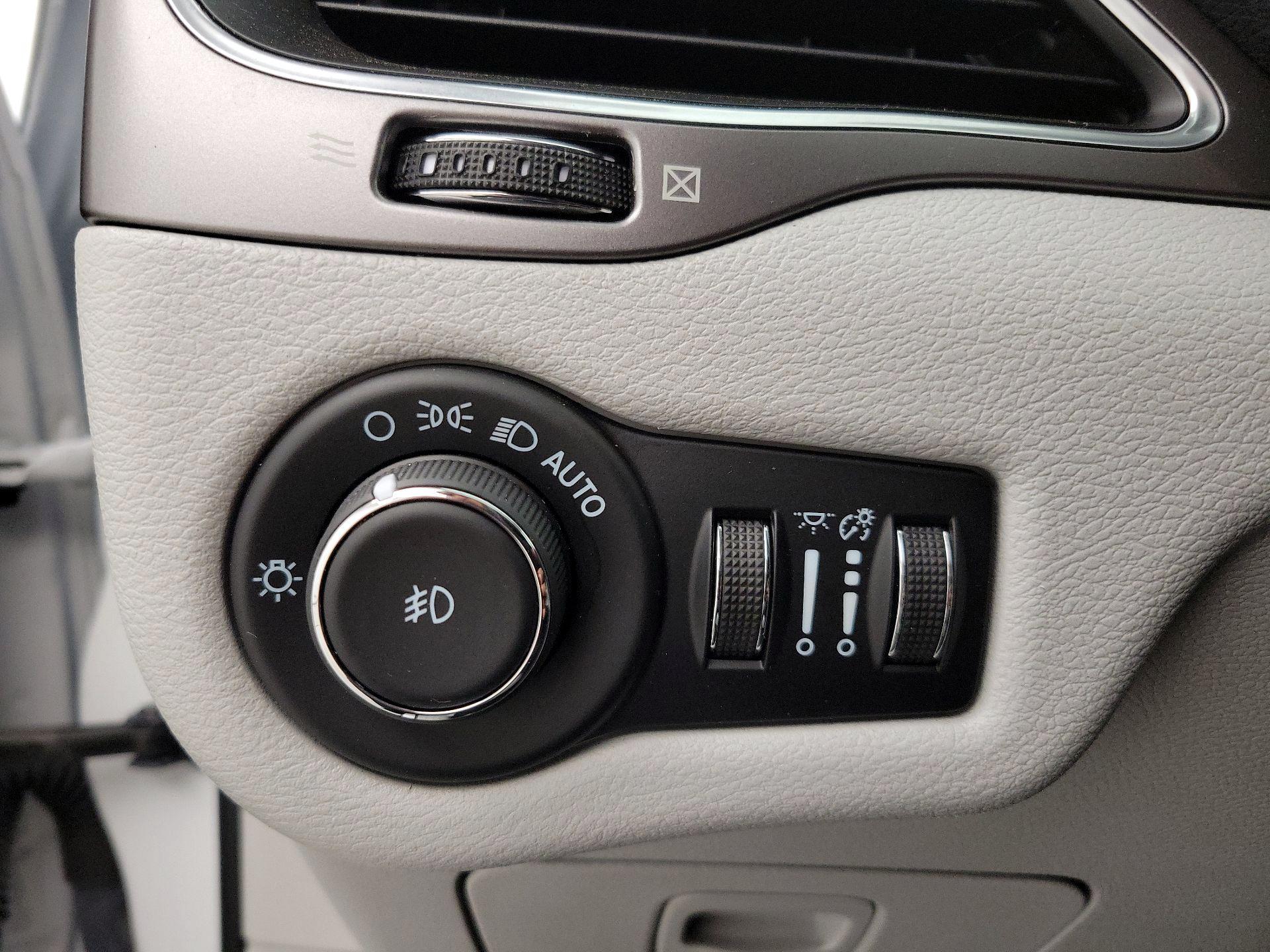 Thumbnail: 2021 Jeep Cherokee - 13