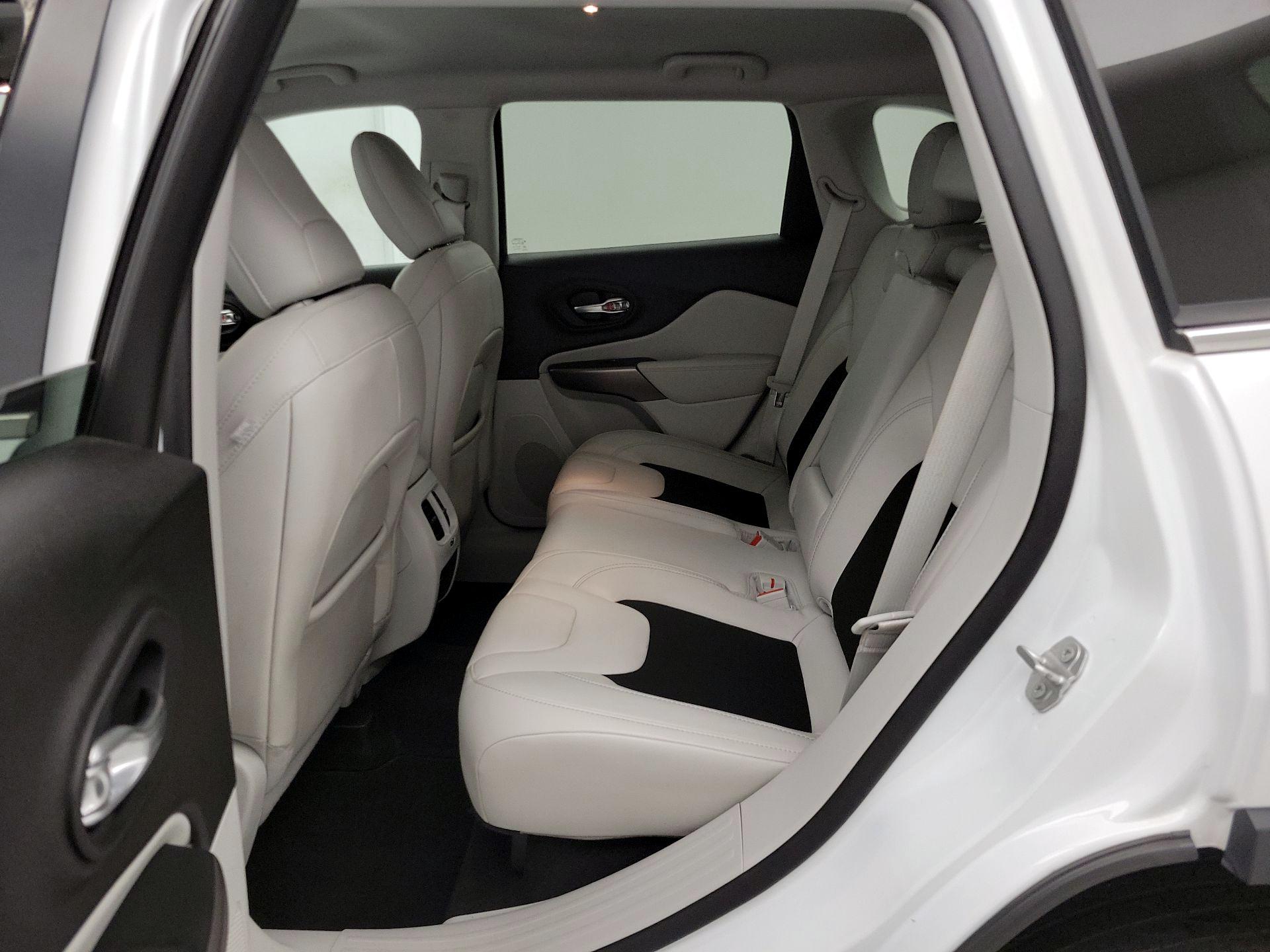 Thumbnail: 2021 Jeep Cherokee - 19