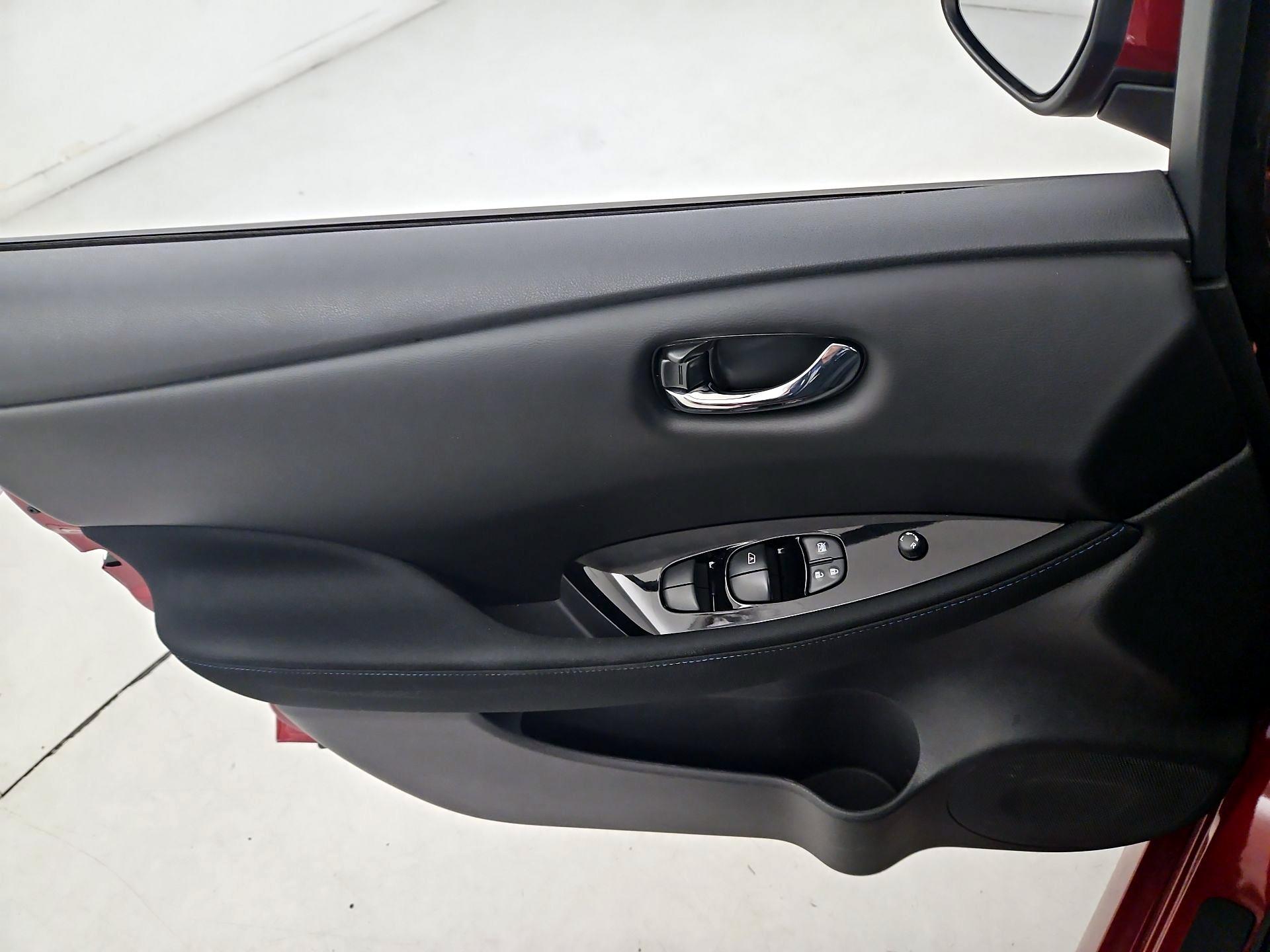 Thumbnail: 2023 Nissan Leaf - 12